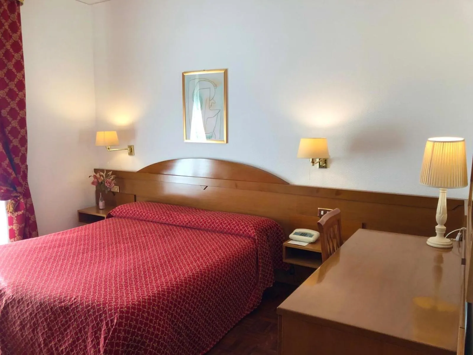 View (from property/room), Bed in Hotel Arcadia