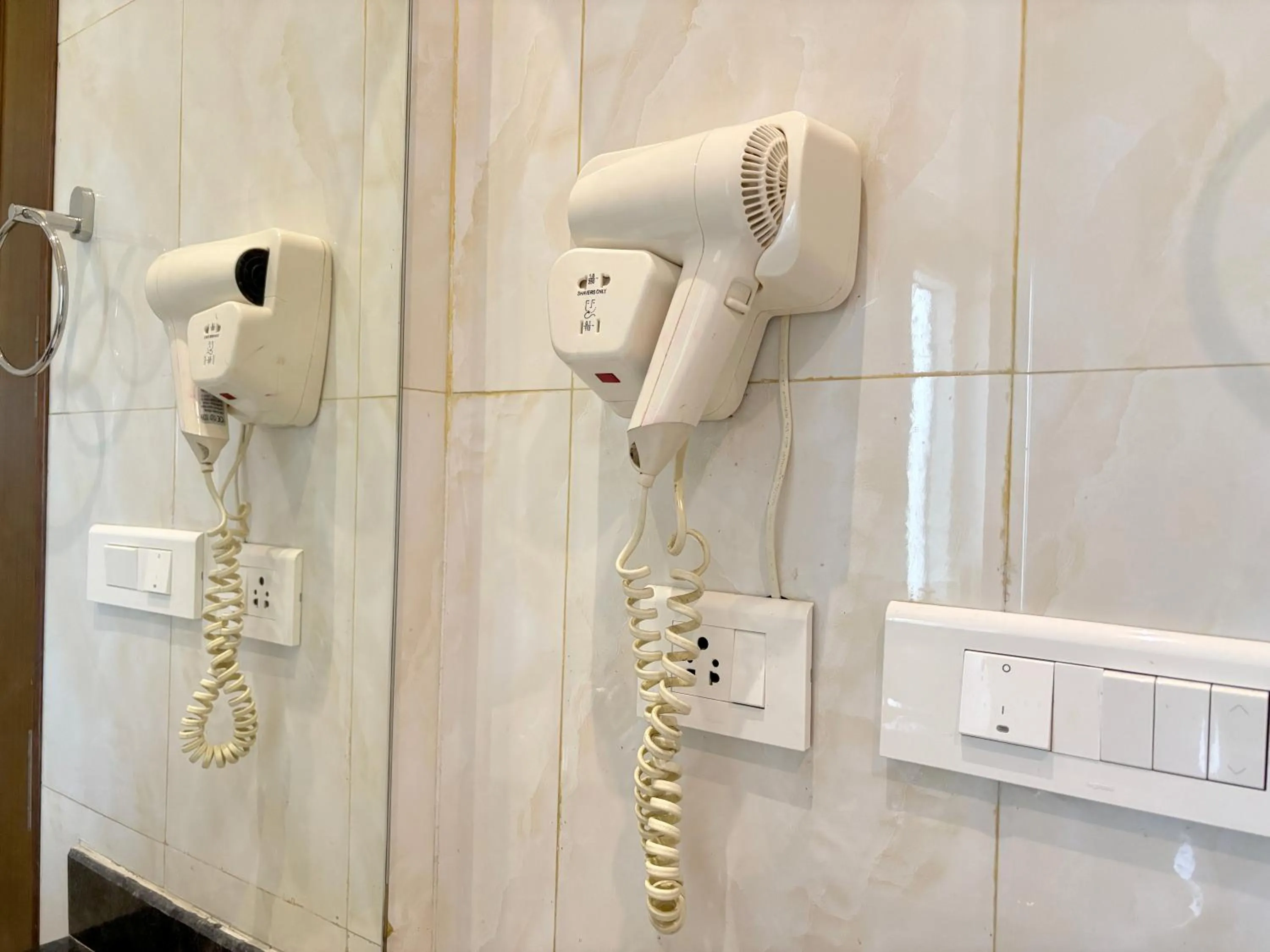 hair dryier in Resort De Coracao - Corbett , Uttarakhand