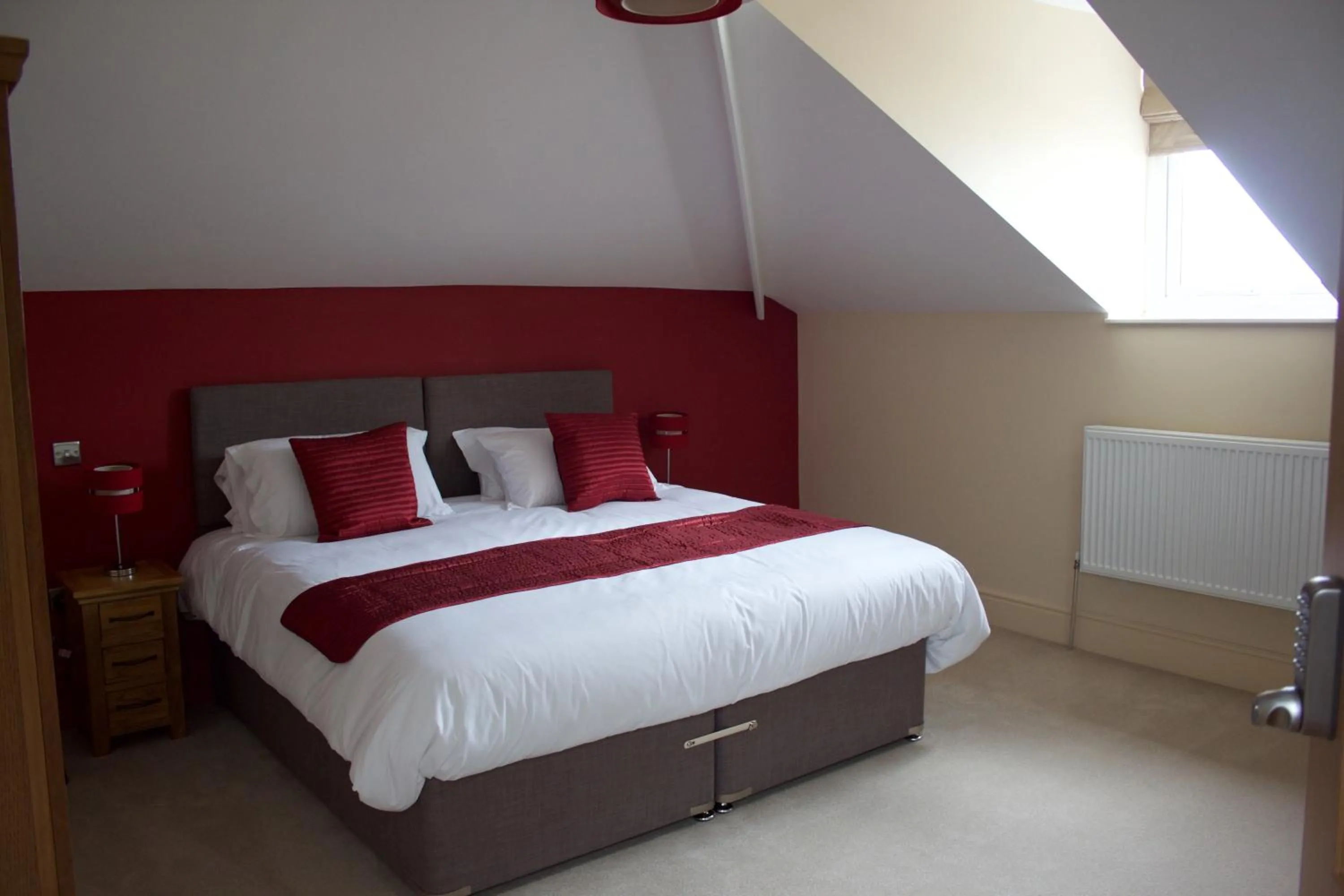 Photo of the whole room, Bed in The Clyffe Hotel