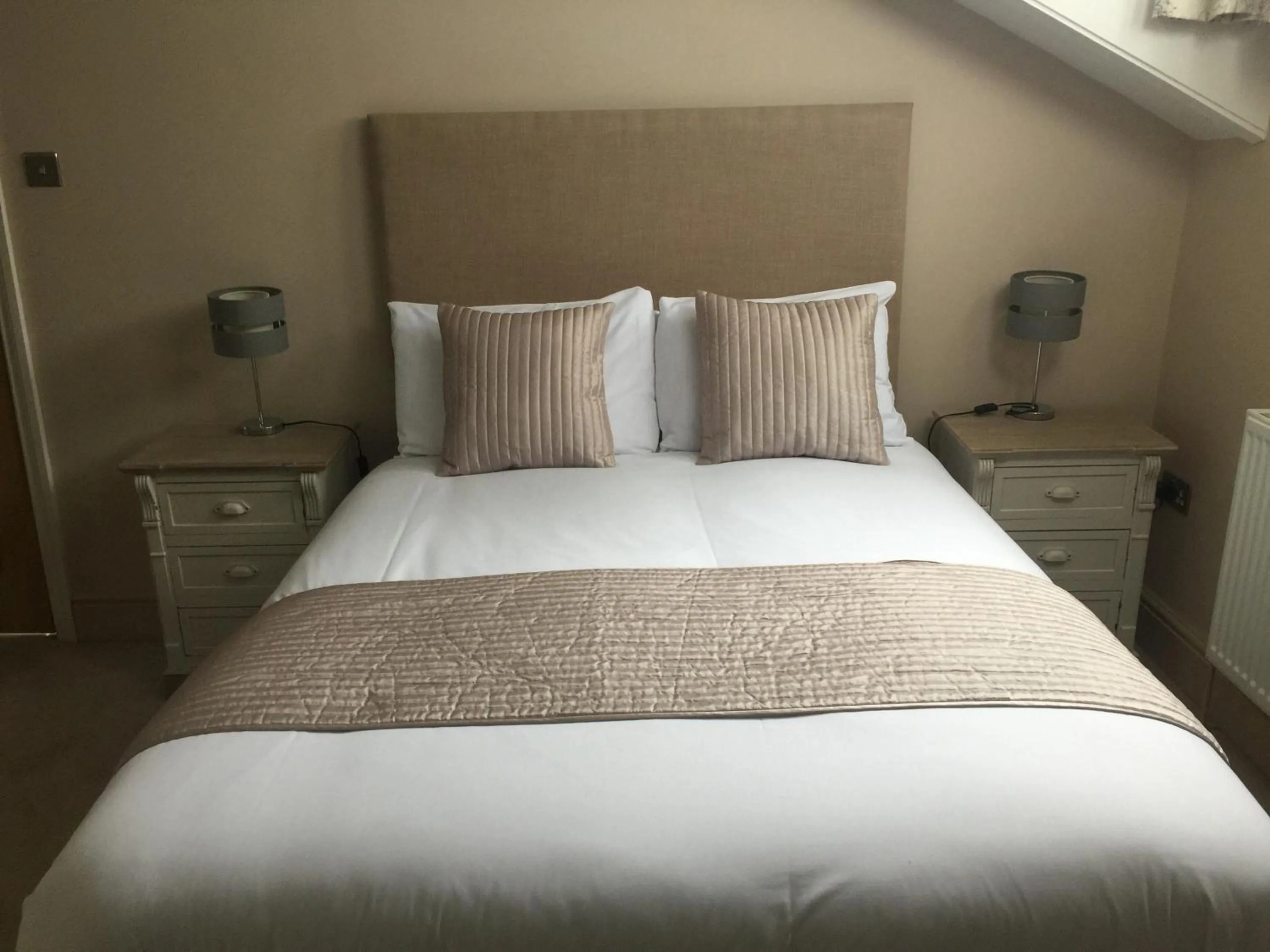 Bedroom, Bed in The Clyffe Hotel