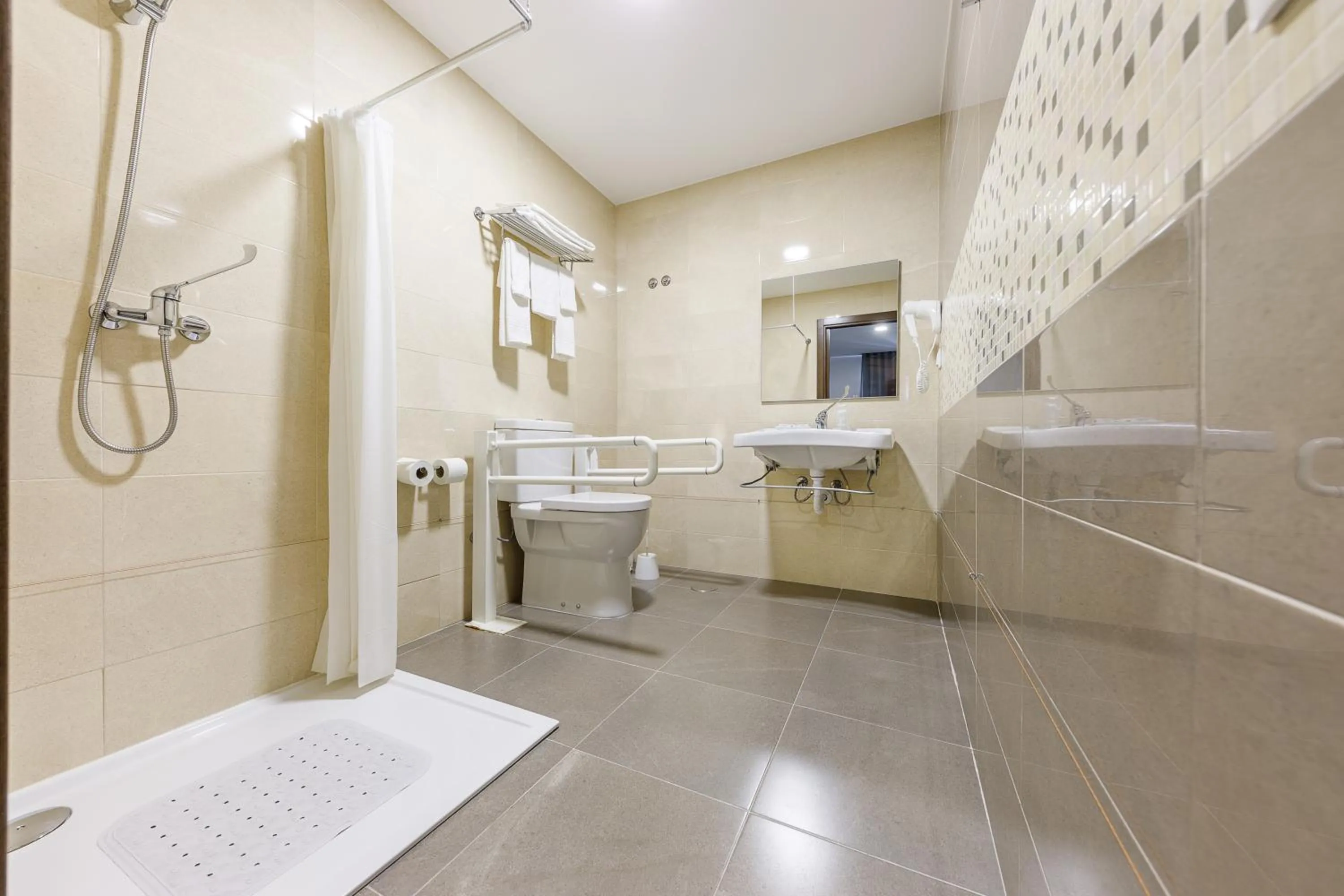 Shower in Hotel Santo António de Pádua