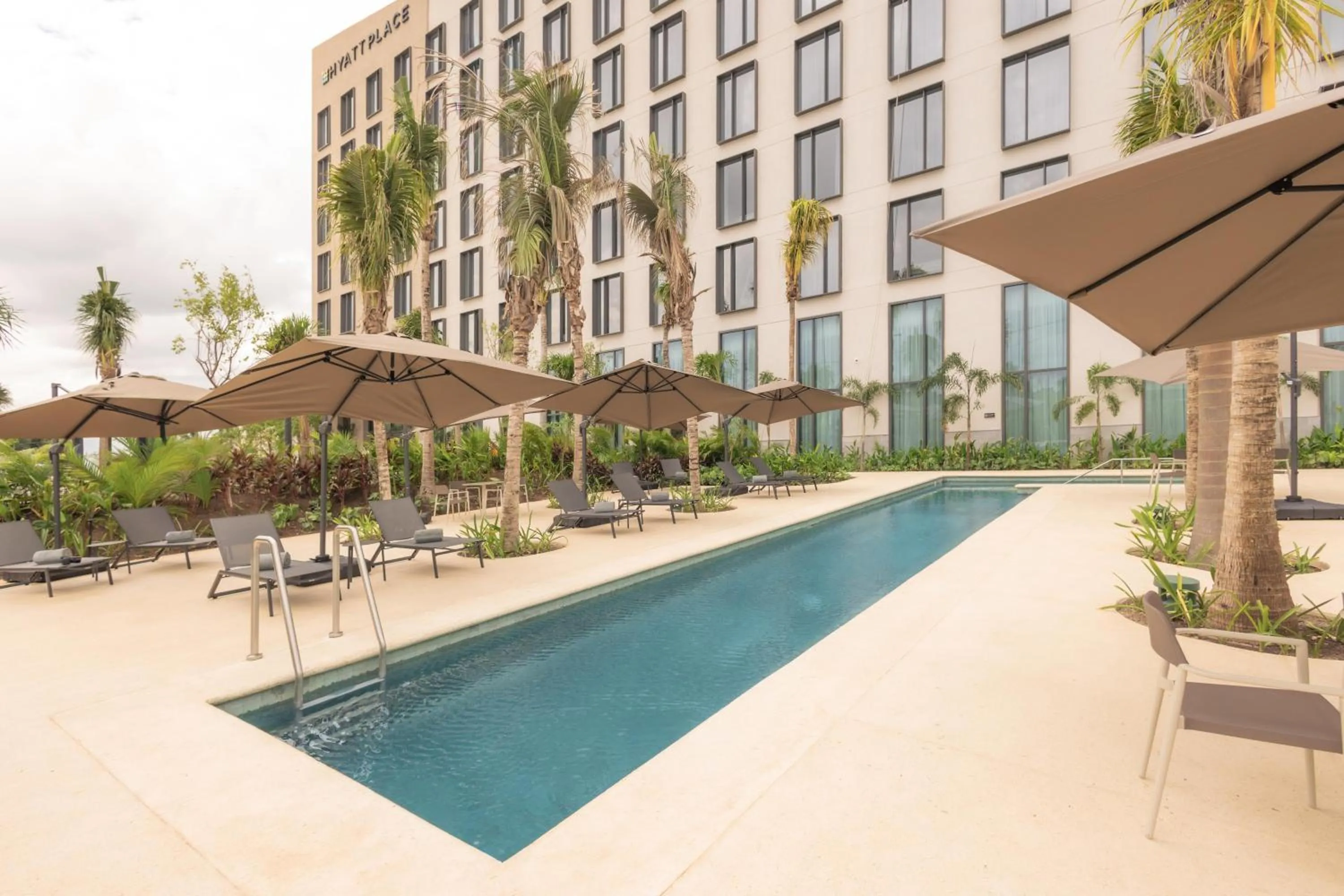 Swimming pool in Hyatt Place Cancun Airport