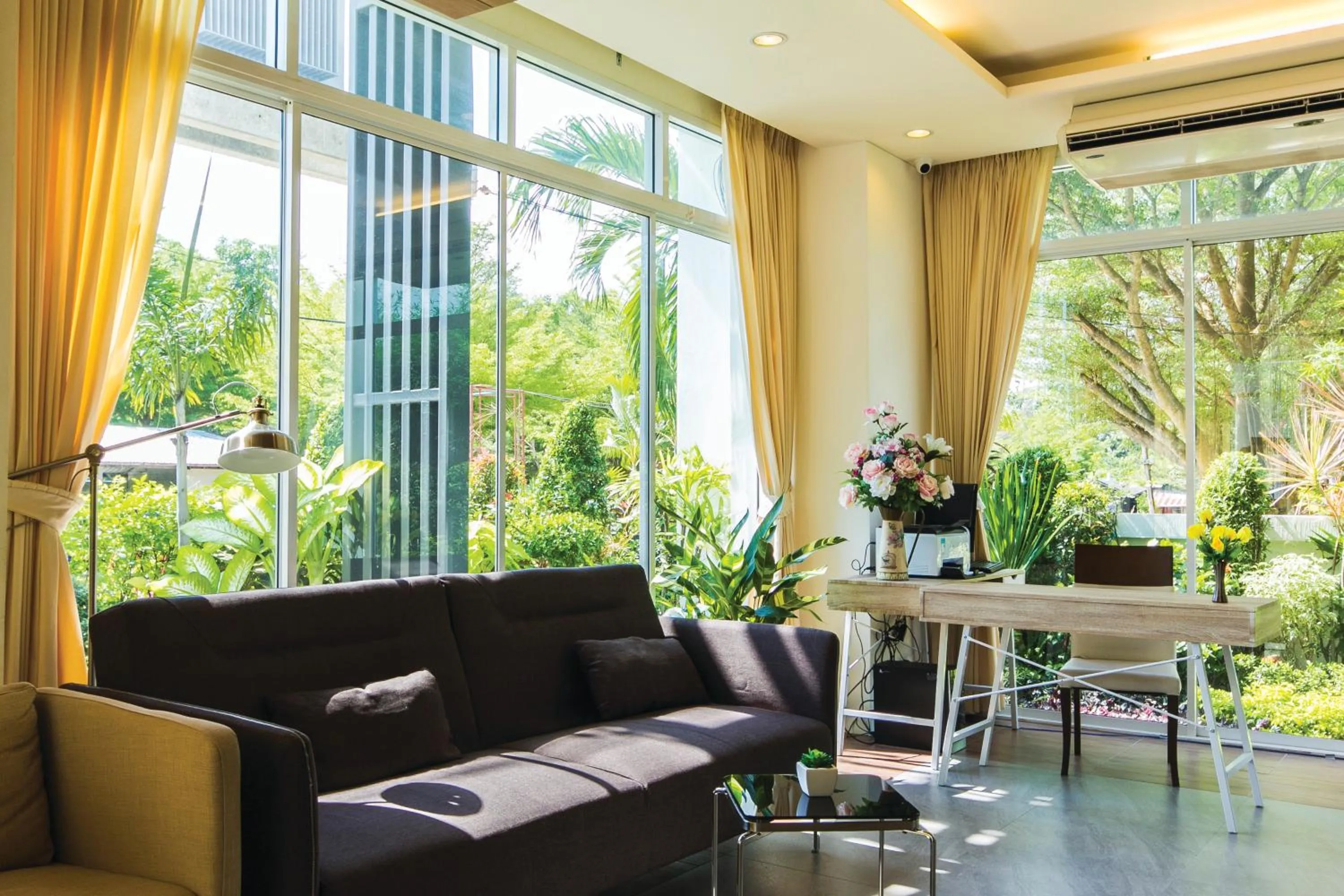 Day in Banyan Residence