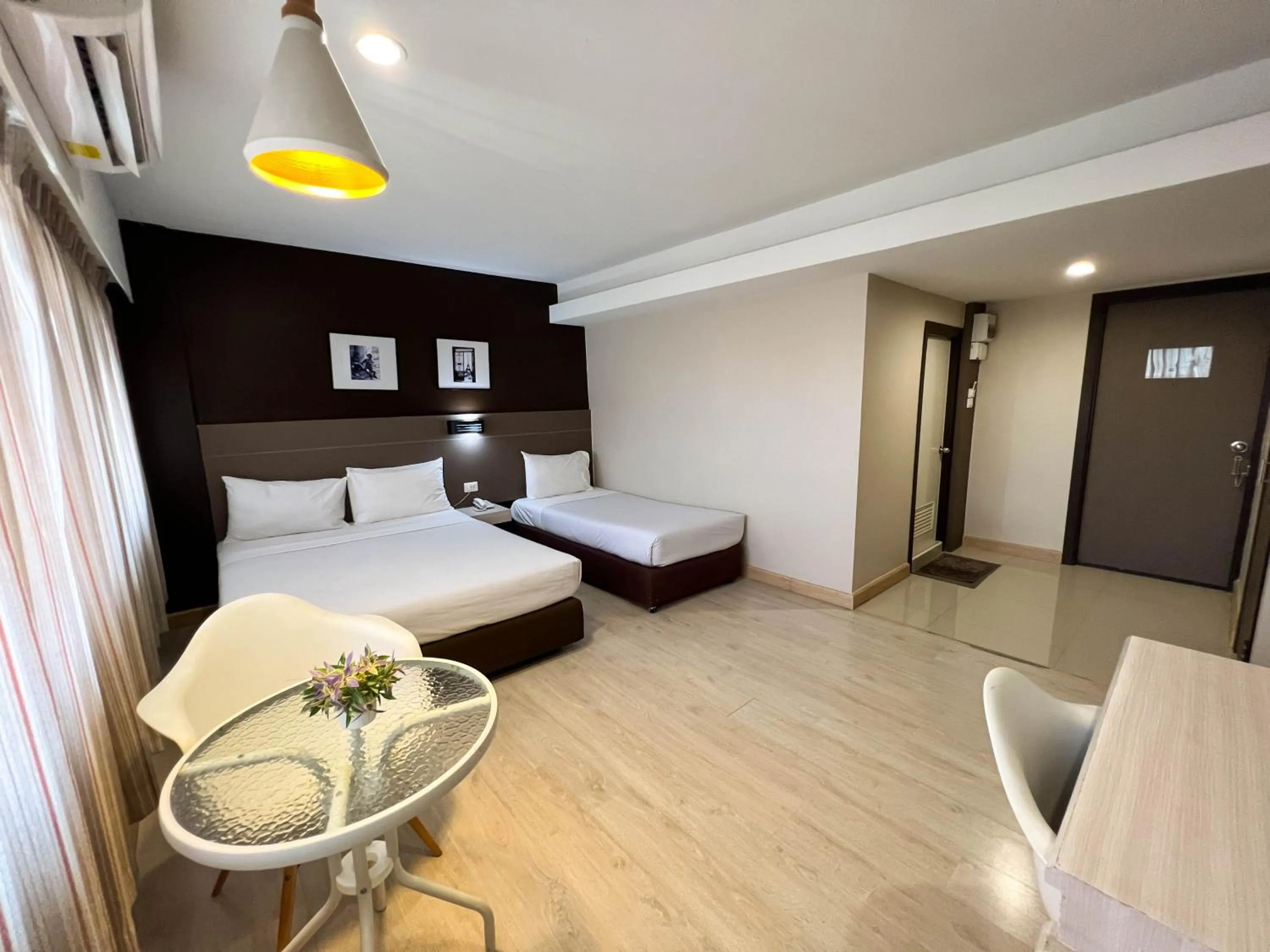 Bedroom, Bed in Srivichai Hotel