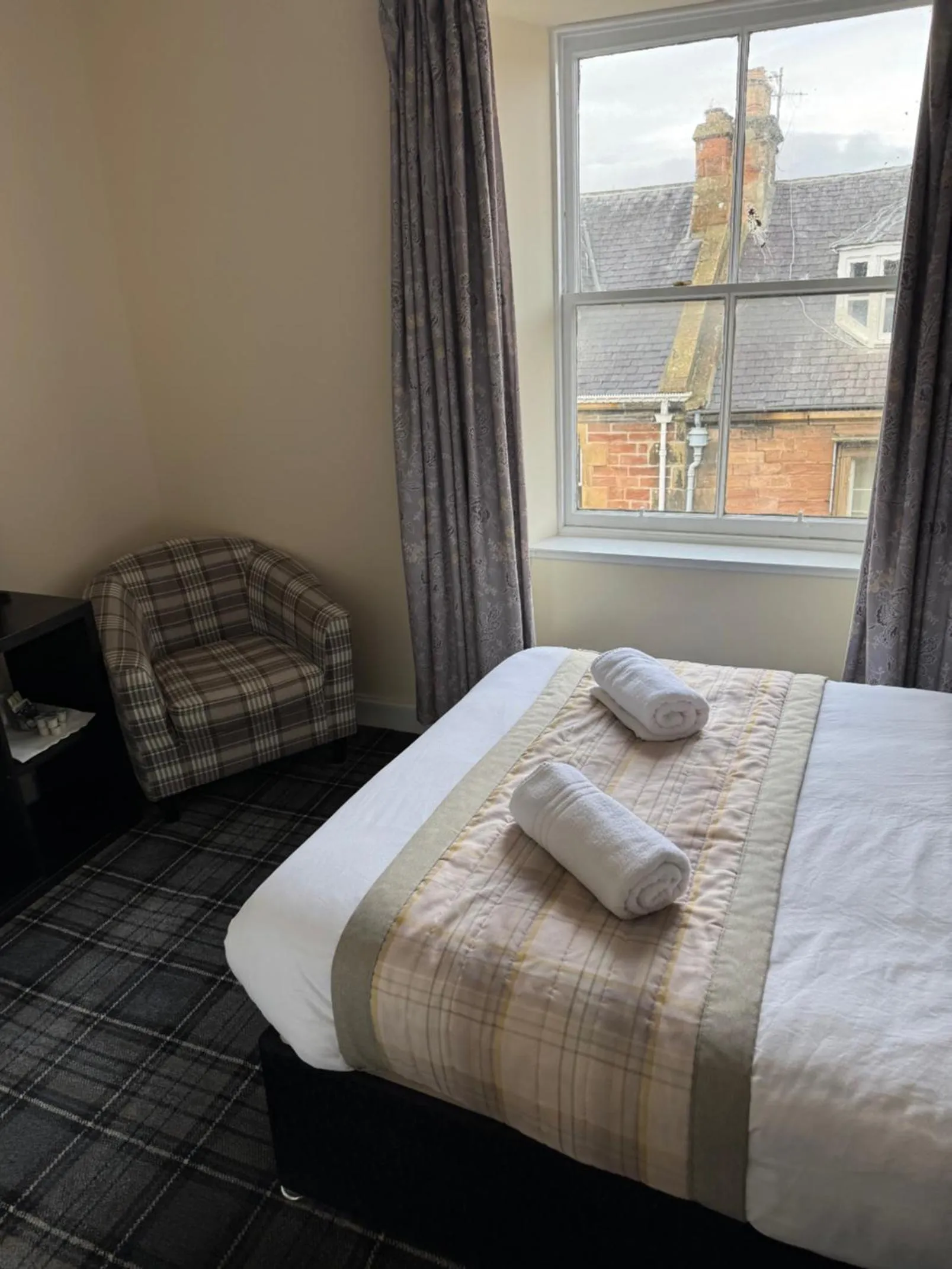 Bedroom, Bed in Royal Hotel