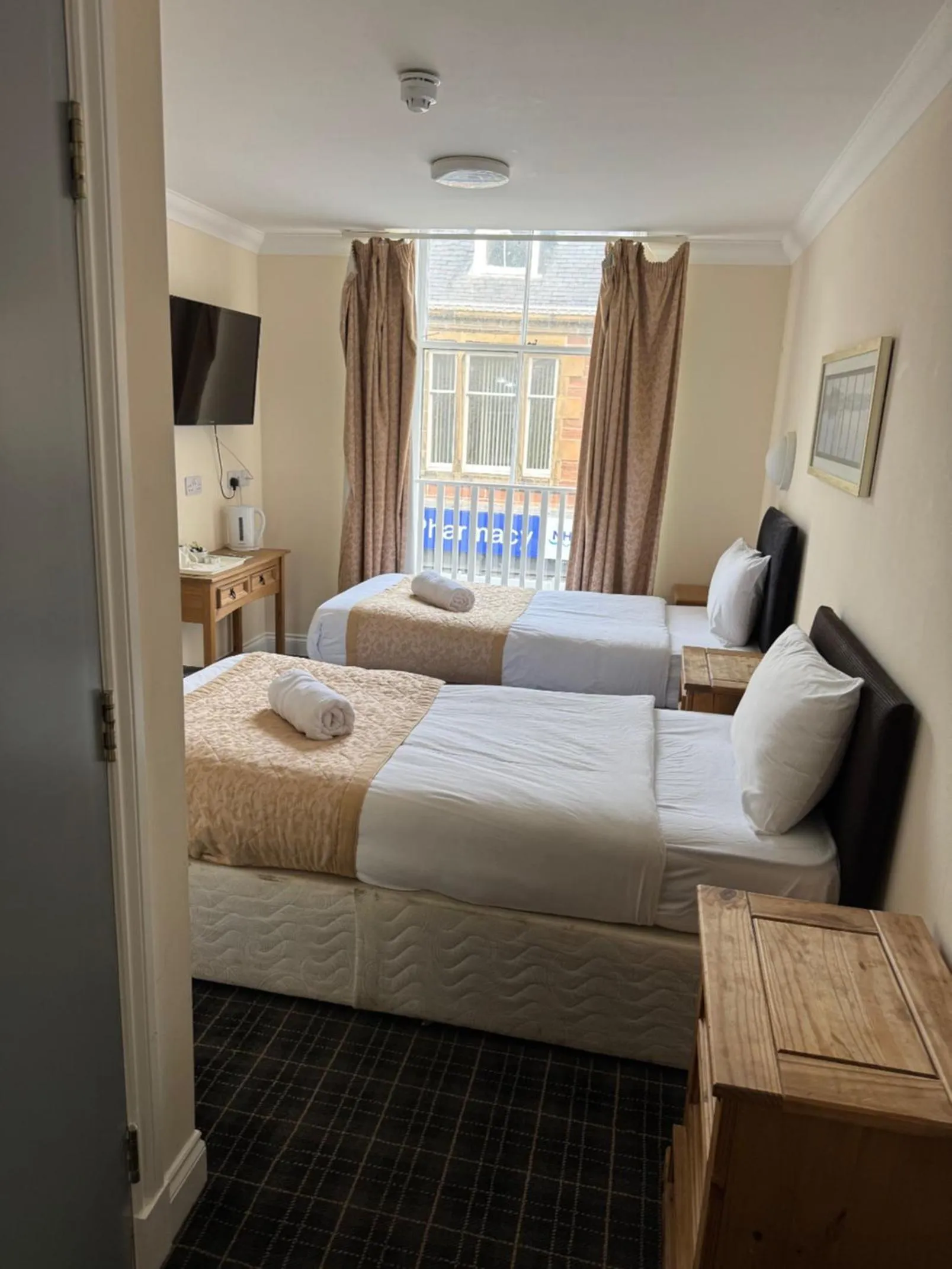 Bedroom, Bed in Royal Hotel