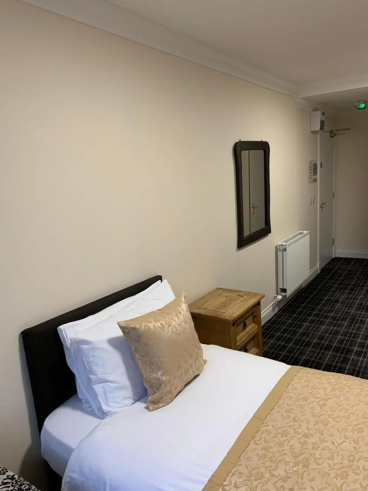Bedroom, Bed in Waverley Inn Lodge