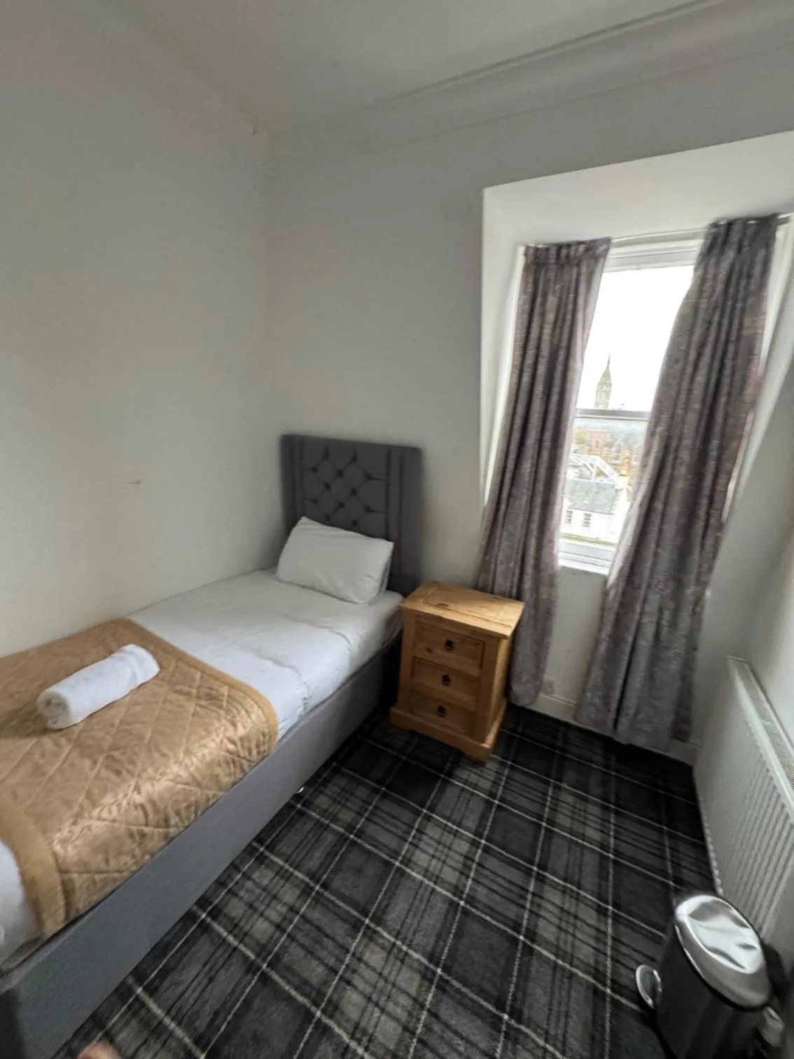 Bedroom, Bed in Royal Hotel