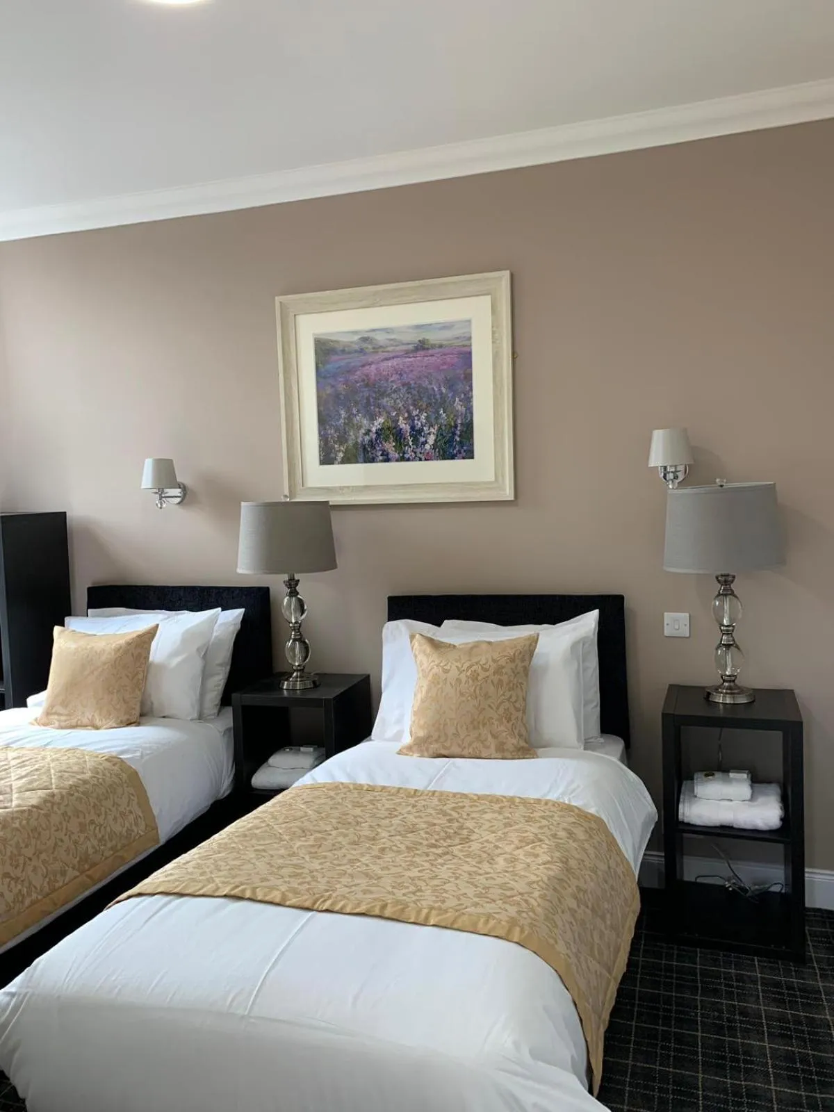 Photo of the whole room, Bed in Waverley Inn Lodge