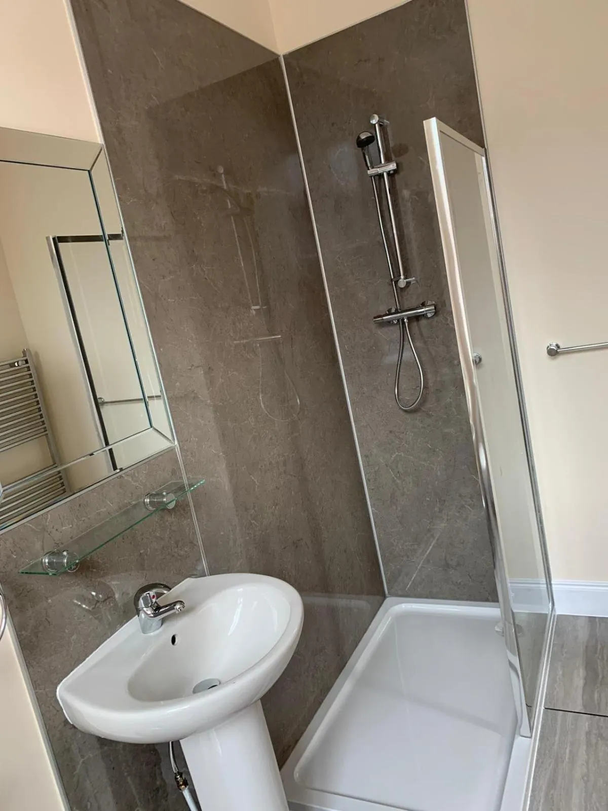 Shower in Waverley Inn Lodge