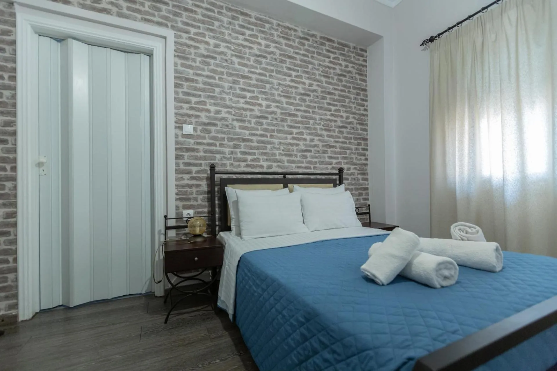 Photo of the whole room, Bed in Pegasus Rooms