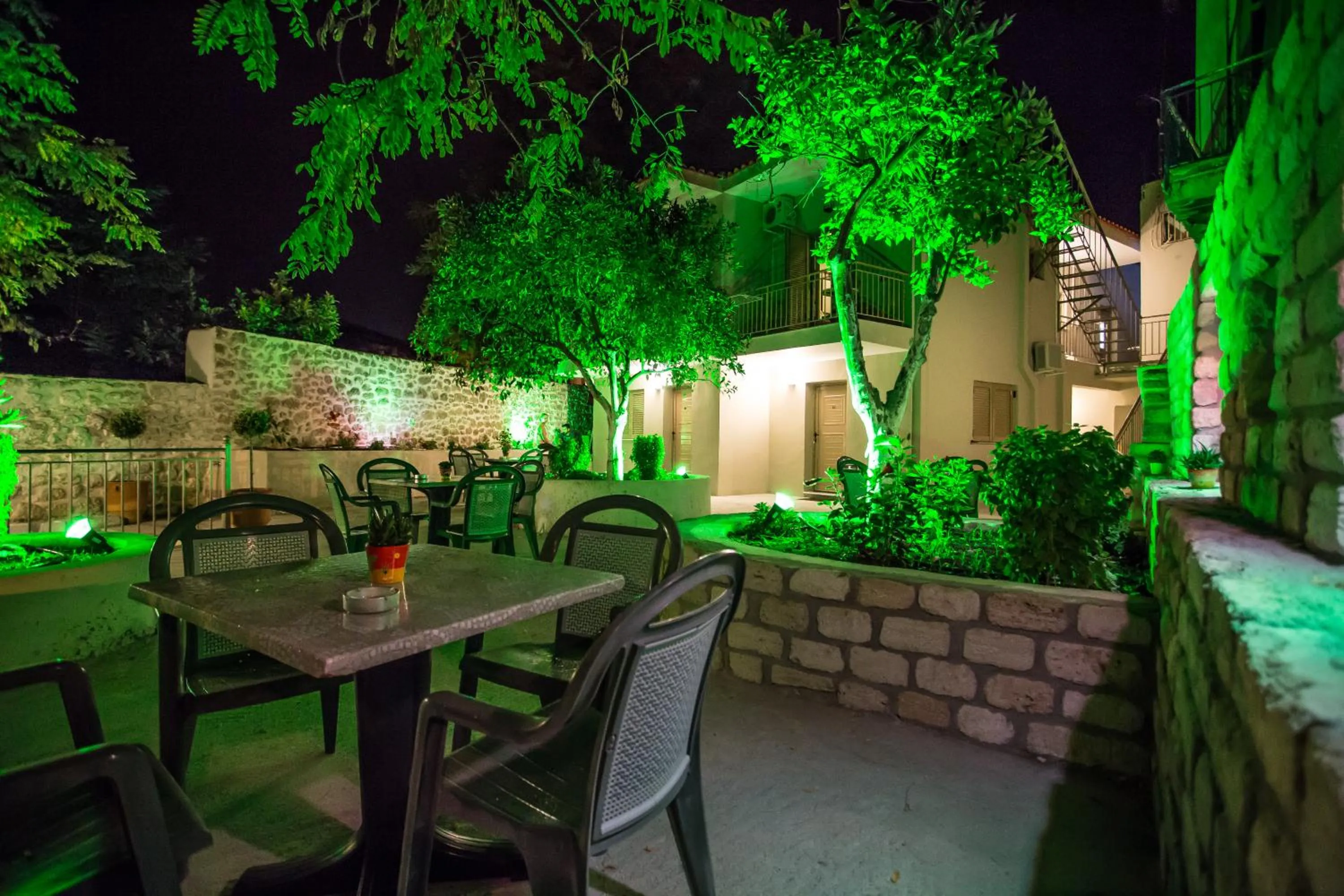 Restaurant/places to eat in Pegasus Rooms