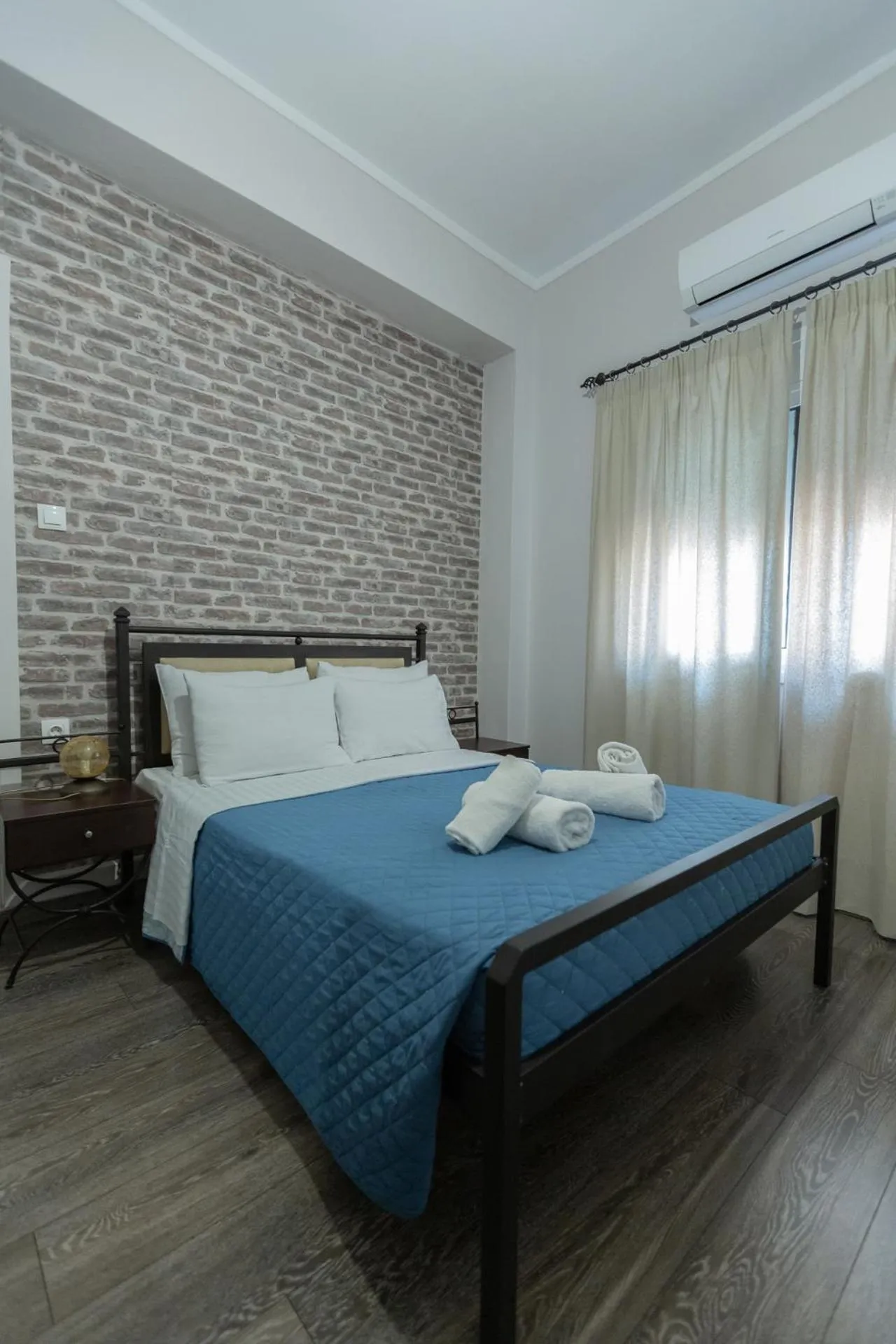 Photo of the whole room, Bed in Pegasus Rooms