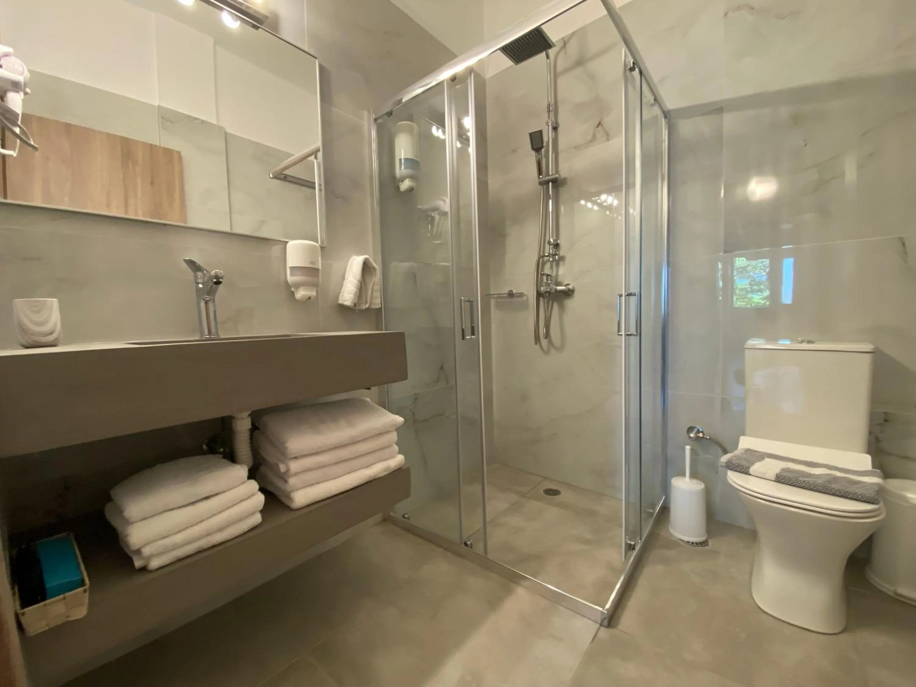 Shower in Pegasus Rooms