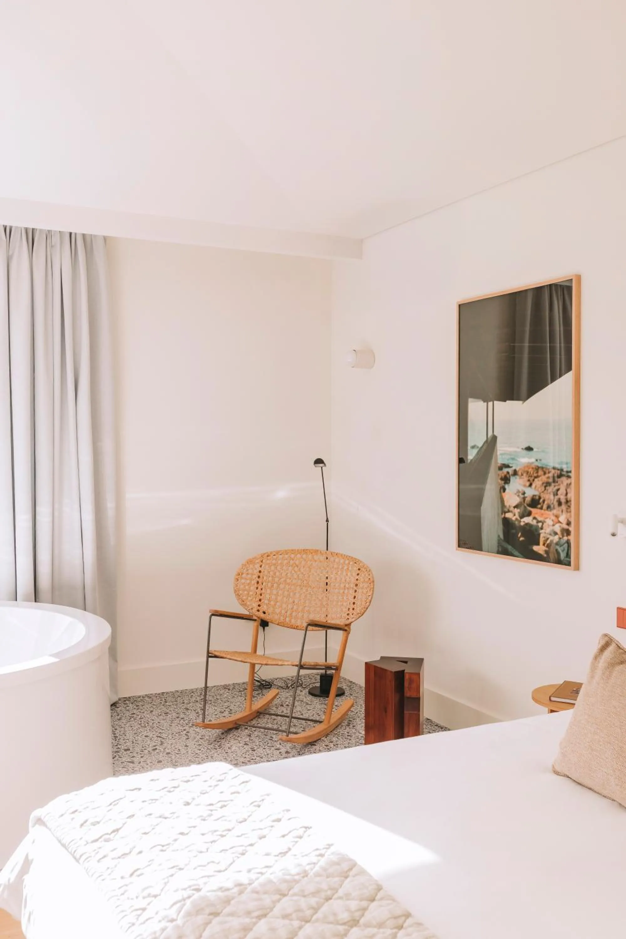 Seating area, Bed in LENSCAPE Coterie