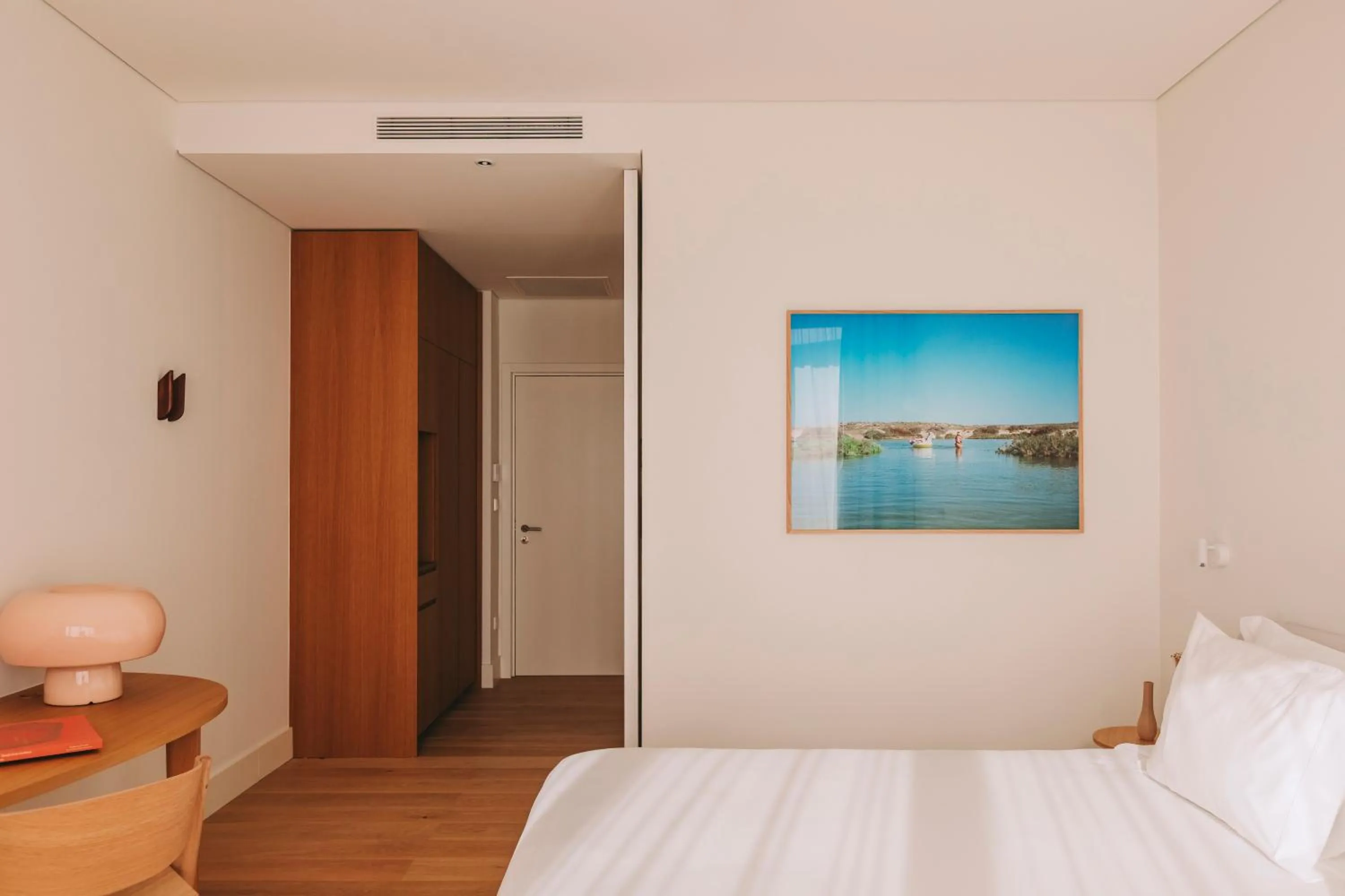 Photo of the whole room, Bed in LENSCAPE Coterie