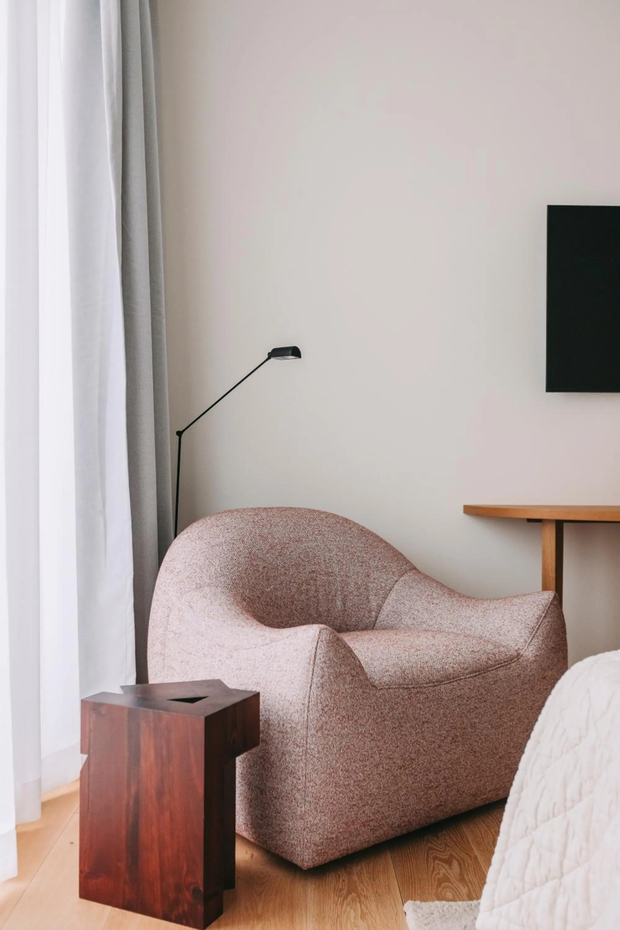 Seating area in LENSCAPE Coterie