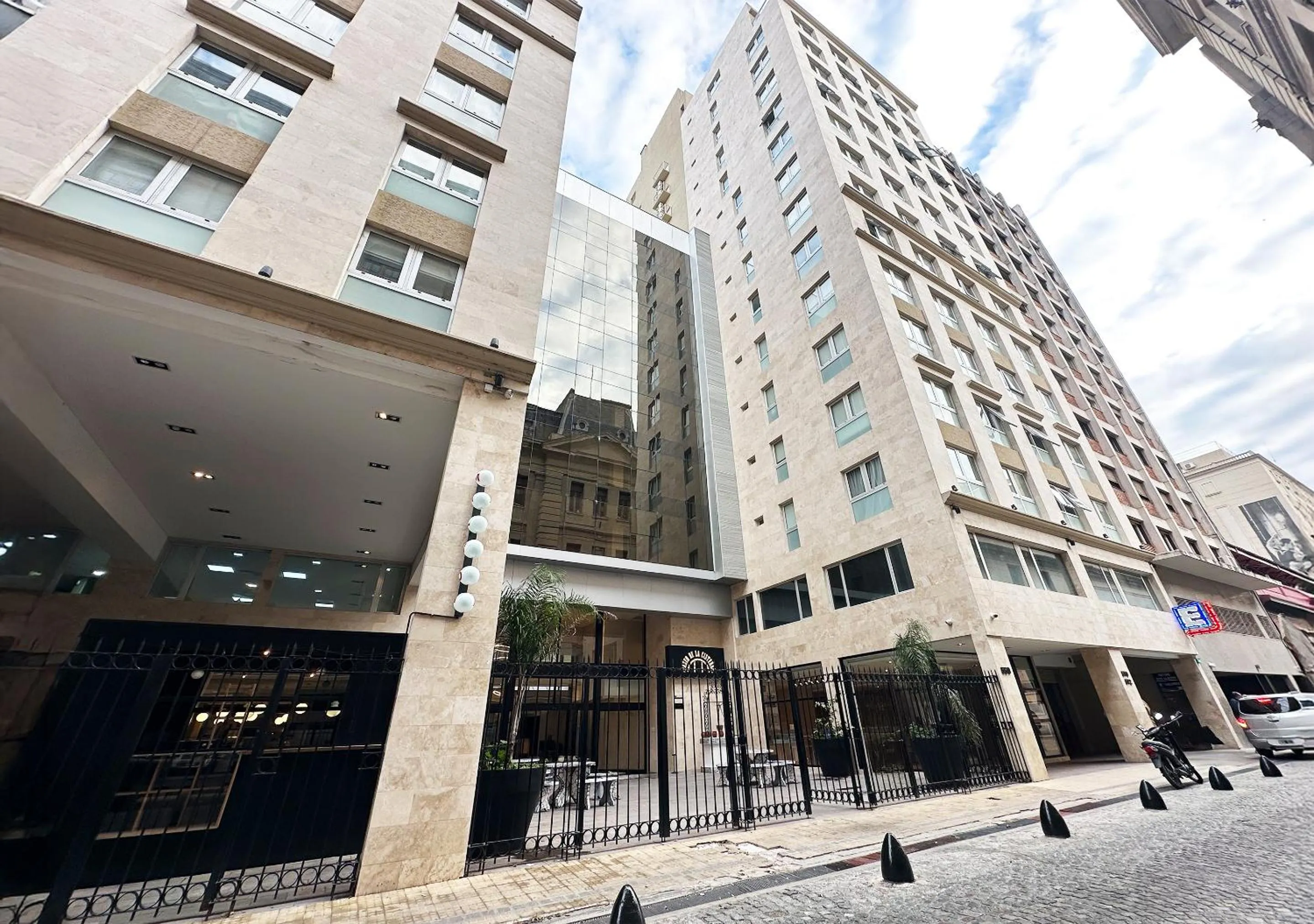 Facade/entrance in La Cisterna by DOT Suites