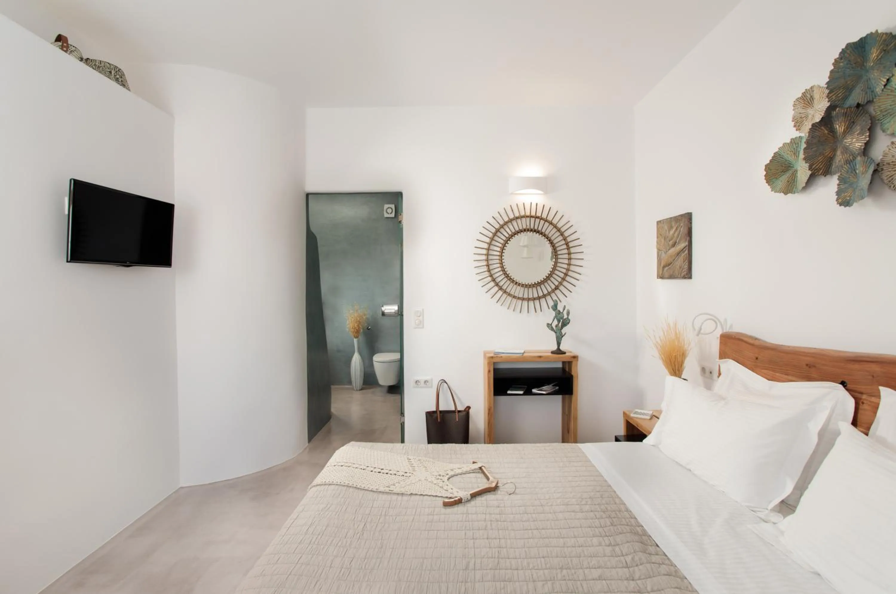 Bathroom, Bed in Halcyon Suites and Villas Naxos