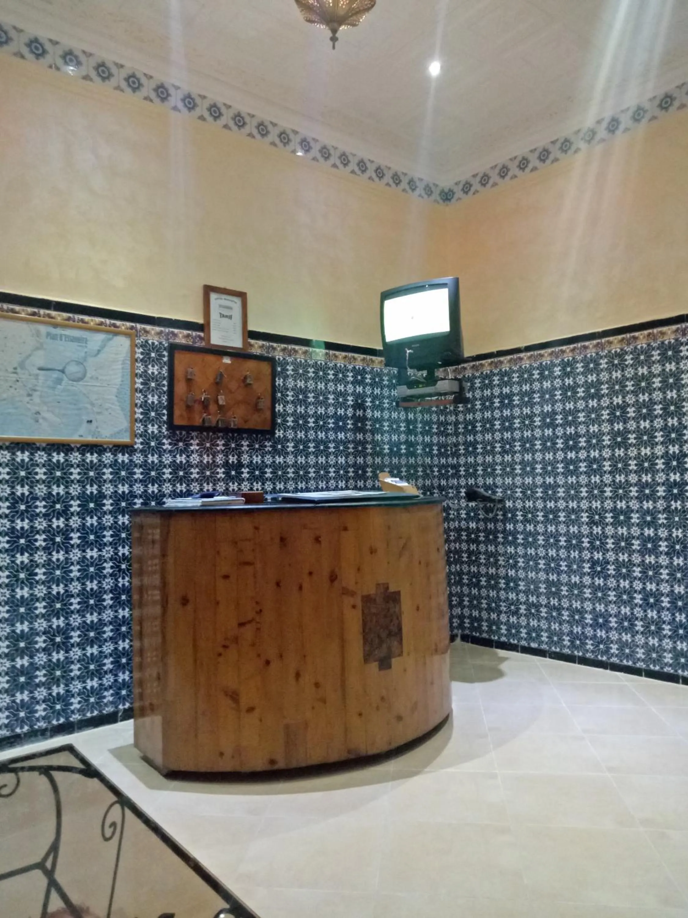 Economy Triple Room with Shared Bathroom in Hotel Majestic