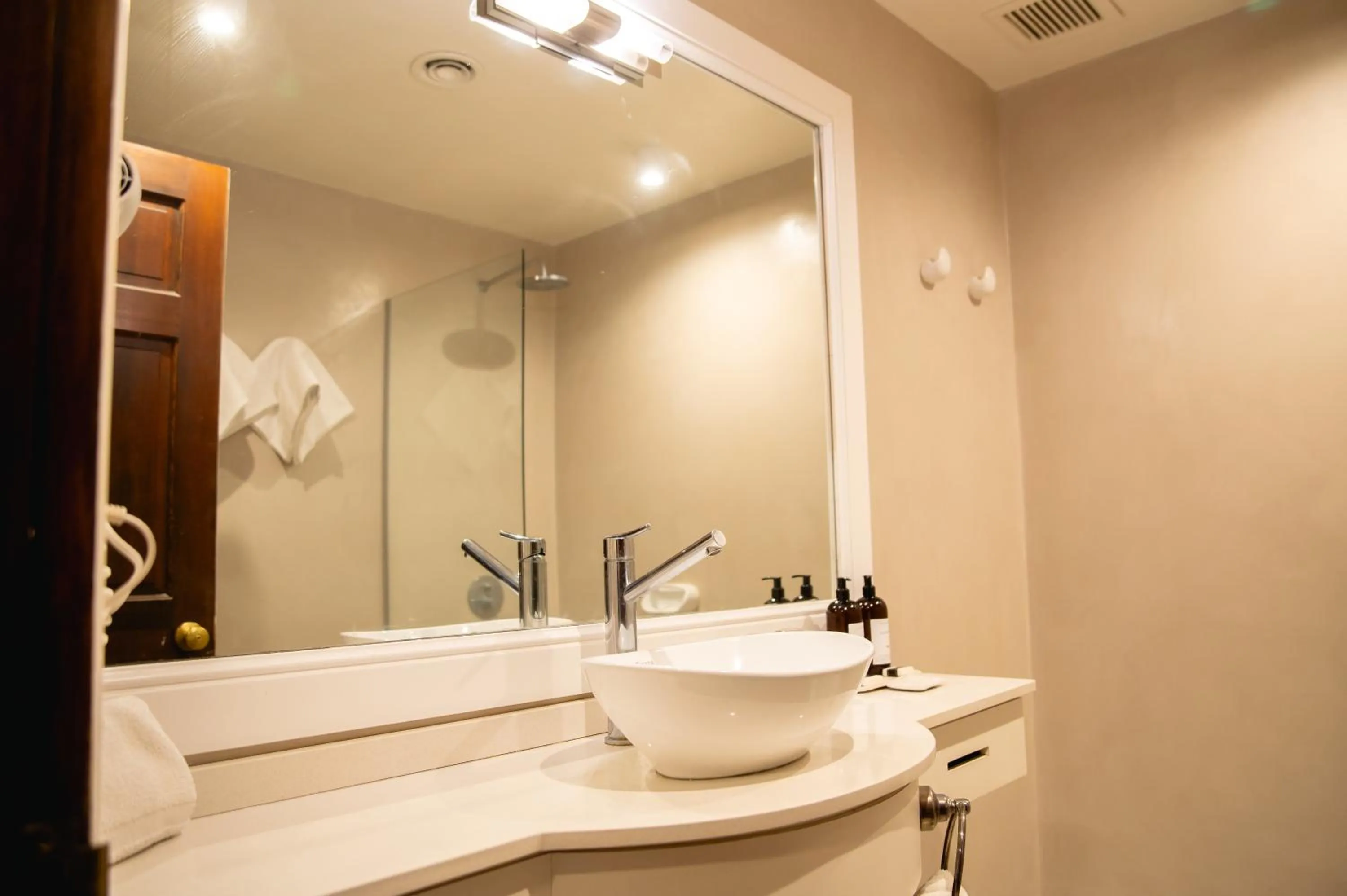Bathroom in La Posta del Pilar Hotel & Spa