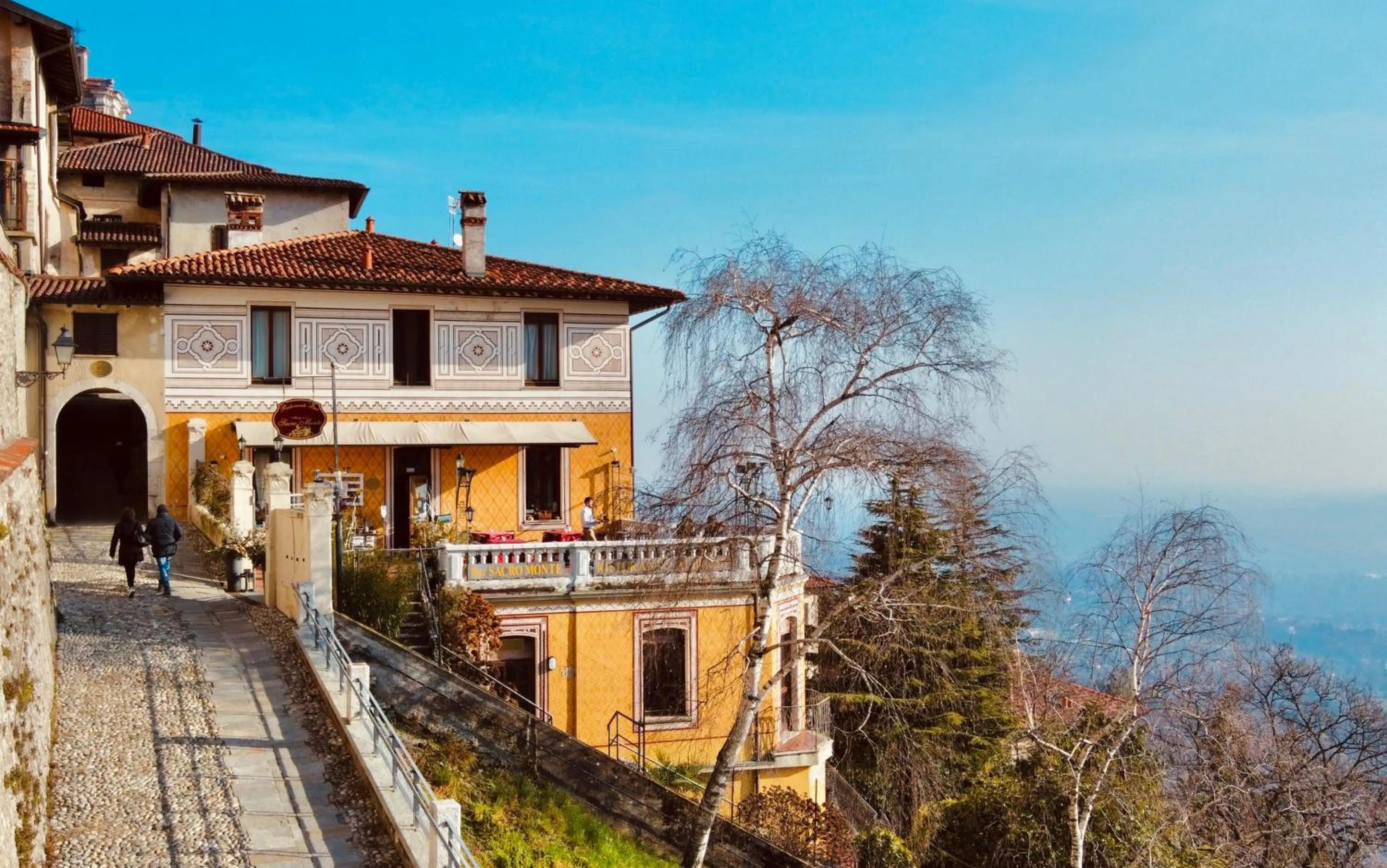 Property building in Albergo Sacro Monte Varese