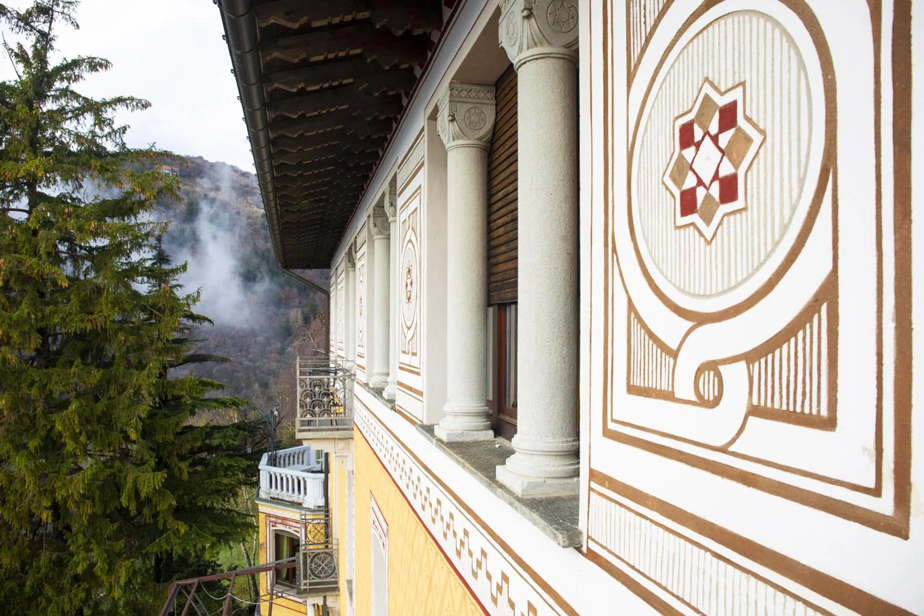 Property building in Albergo Sacro Monte Varese