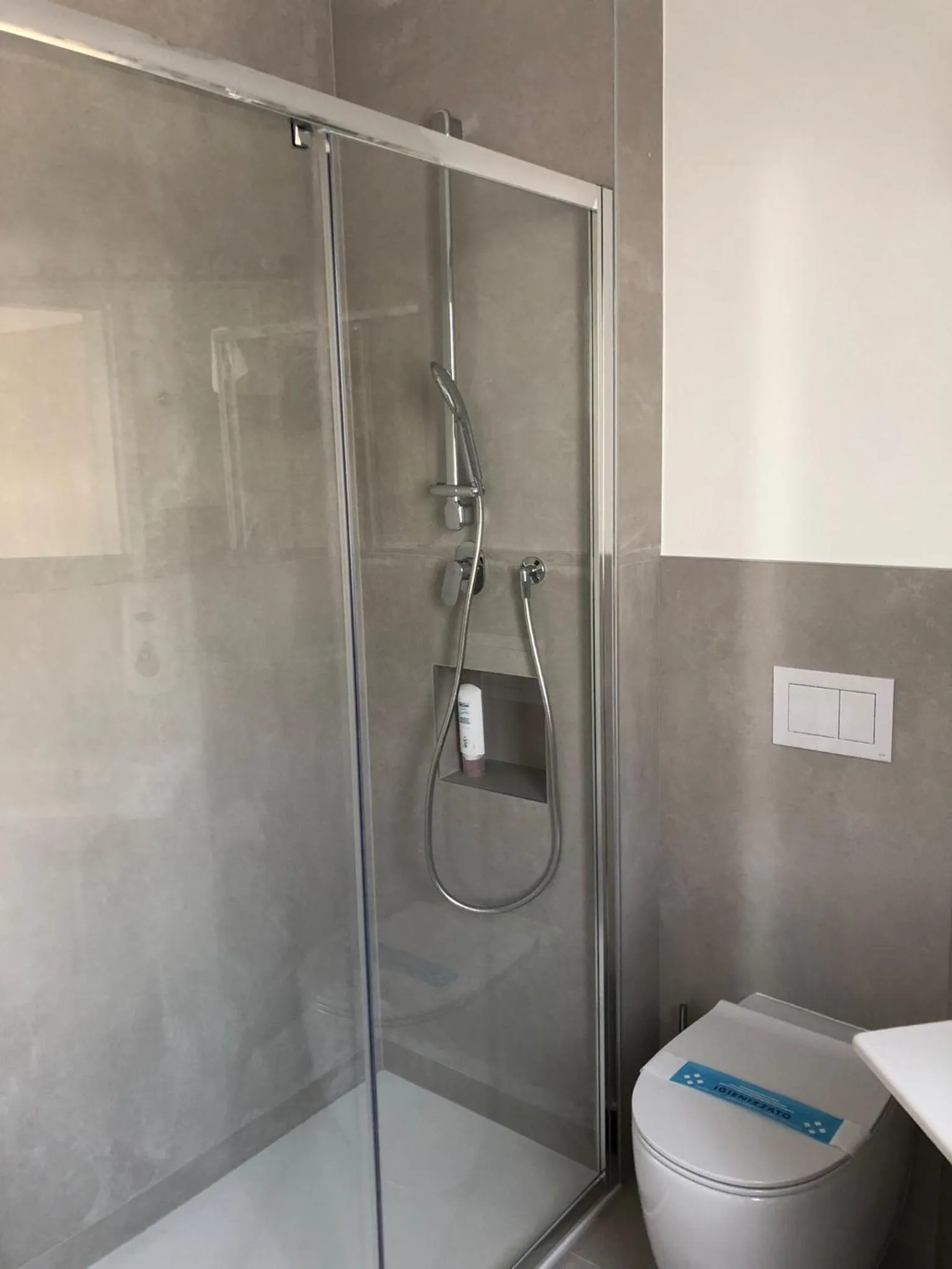 Shower in Hotel Oliva