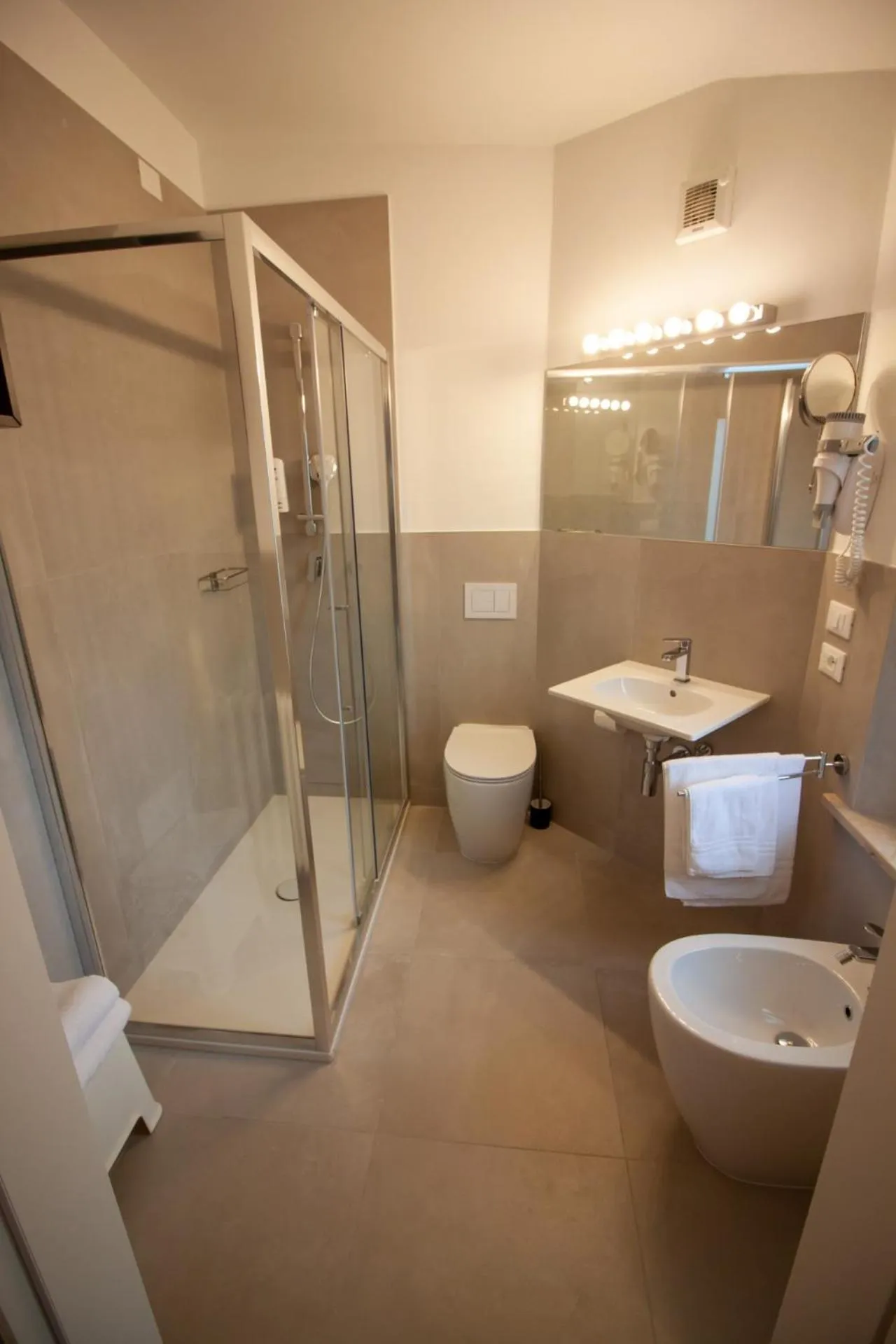 Shower in Hotel Oliva