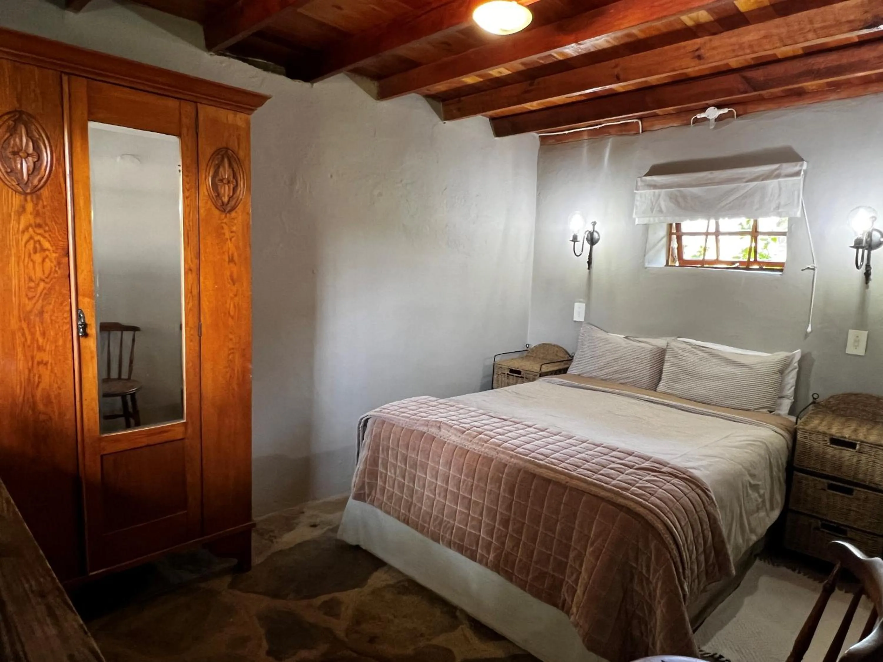 Bedroom, Bed in Wyford Farm