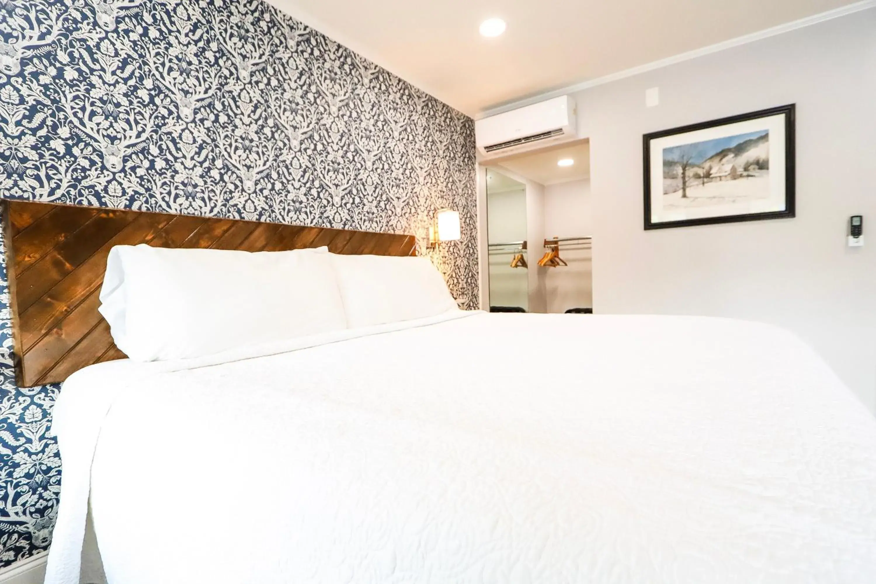 King Room with Roll-In Shower - Disability Access in The Gillette King Room with Roll-In Shower - Disability Access in The Gillette