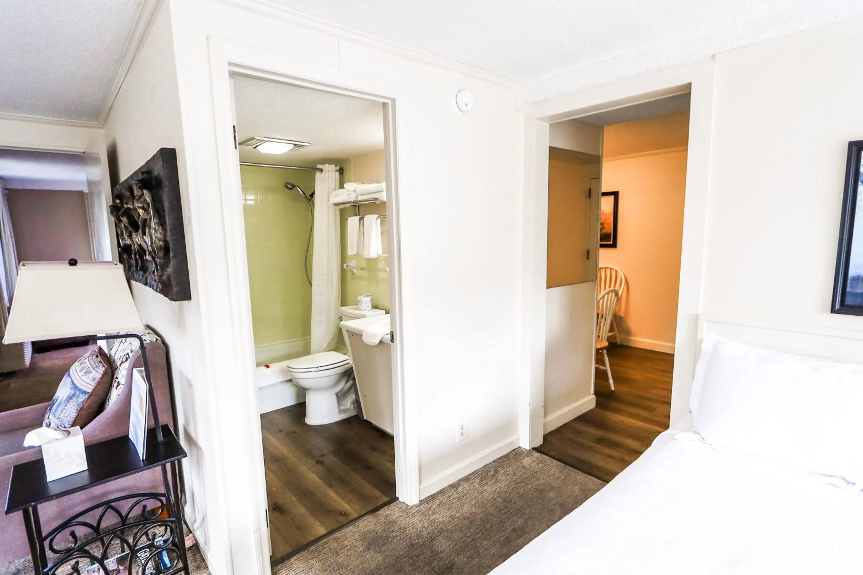 Bathroom, Bed in The Gillette