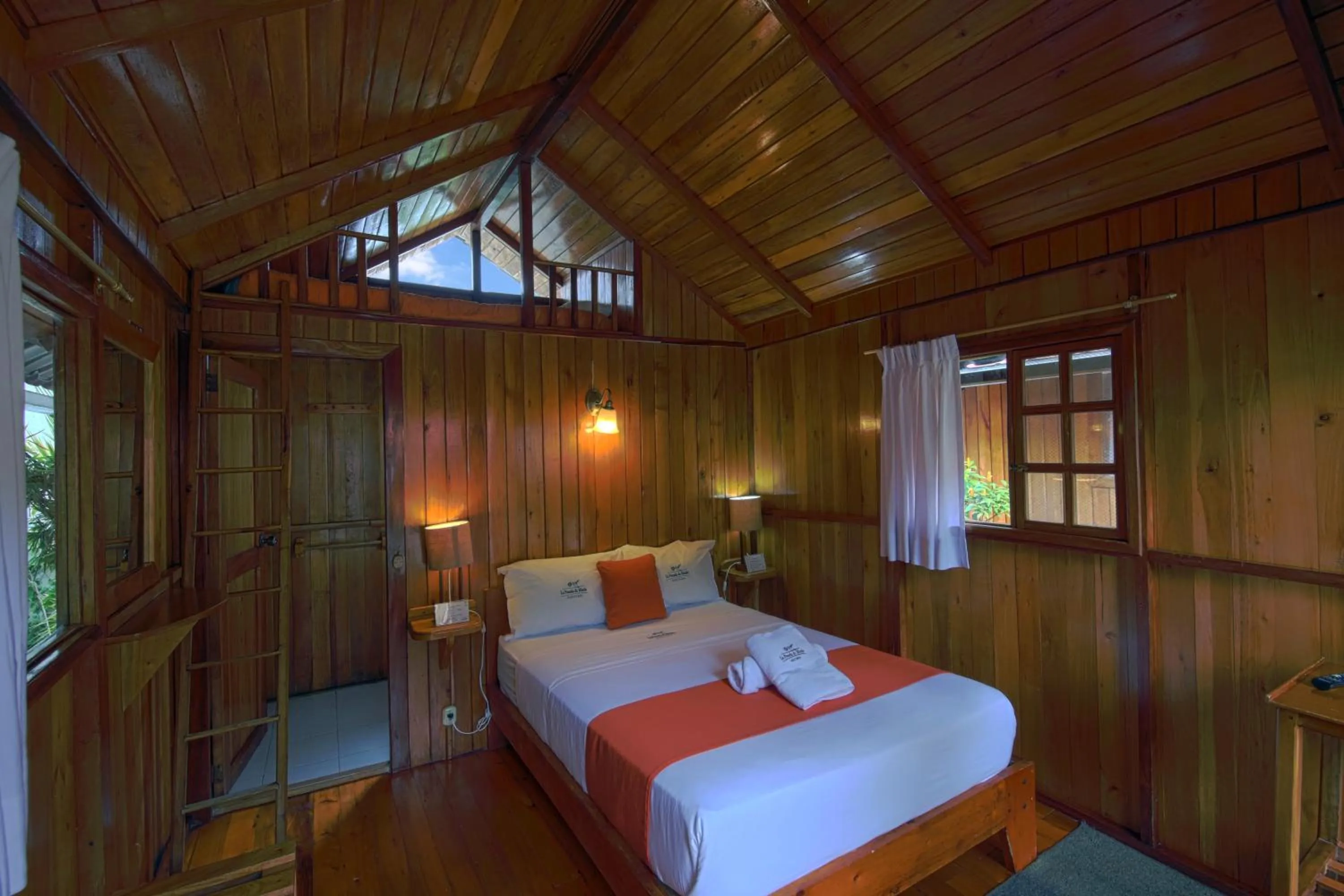 Bed in La Posada de Mindo