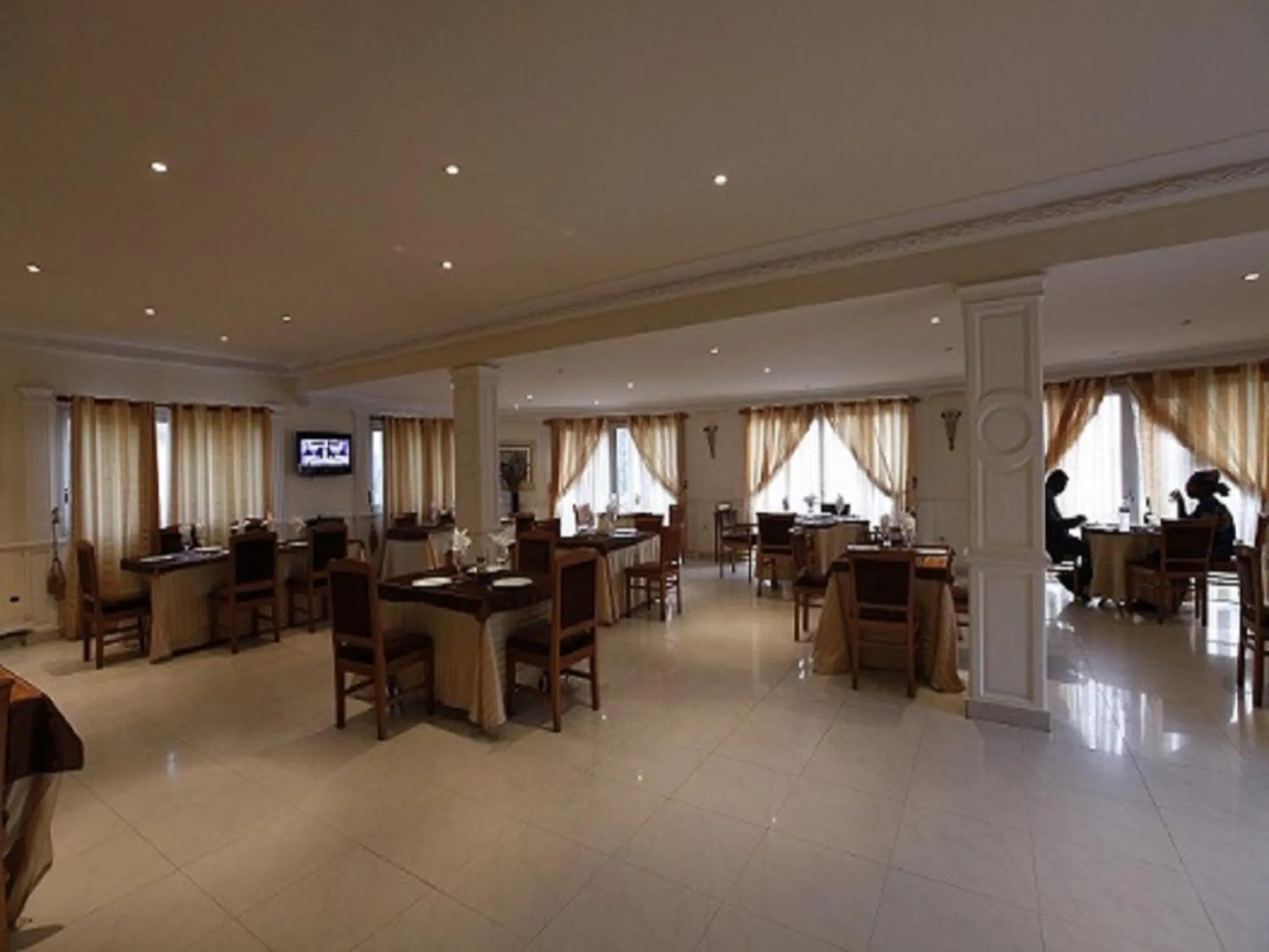 Restaurant/places to eat in Hotel Palm Beach