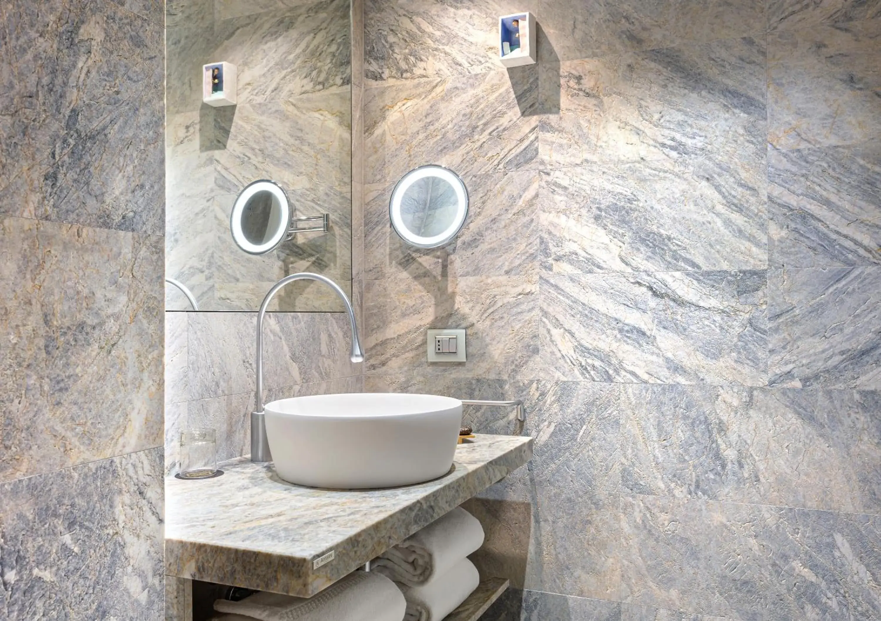 Palace Room with Gallery View in Galleria Vik Milano - Townhouse Galleria - Small Luxury Hotels of the World Palace Room with Gallery View in Galleria Vik Milano - Townhouse Galleria - Small Luxury Hotels of the World