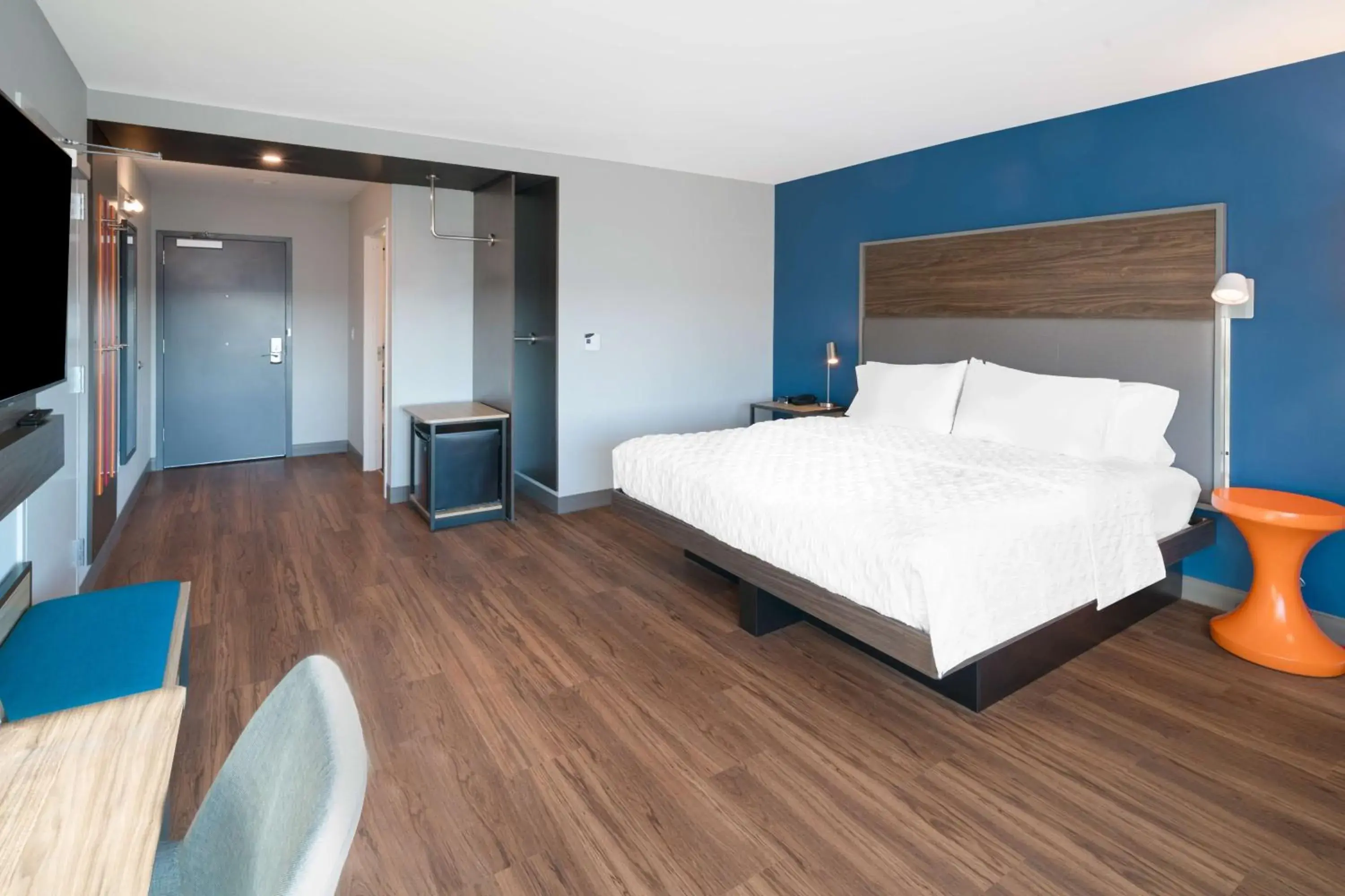 King Room with Roll-In Shower - Mobility Access in Tru By Hilton Savannah Airport King Room with Roll-In Shower - Mobility Access in Tru By Hilton Savannah Airport