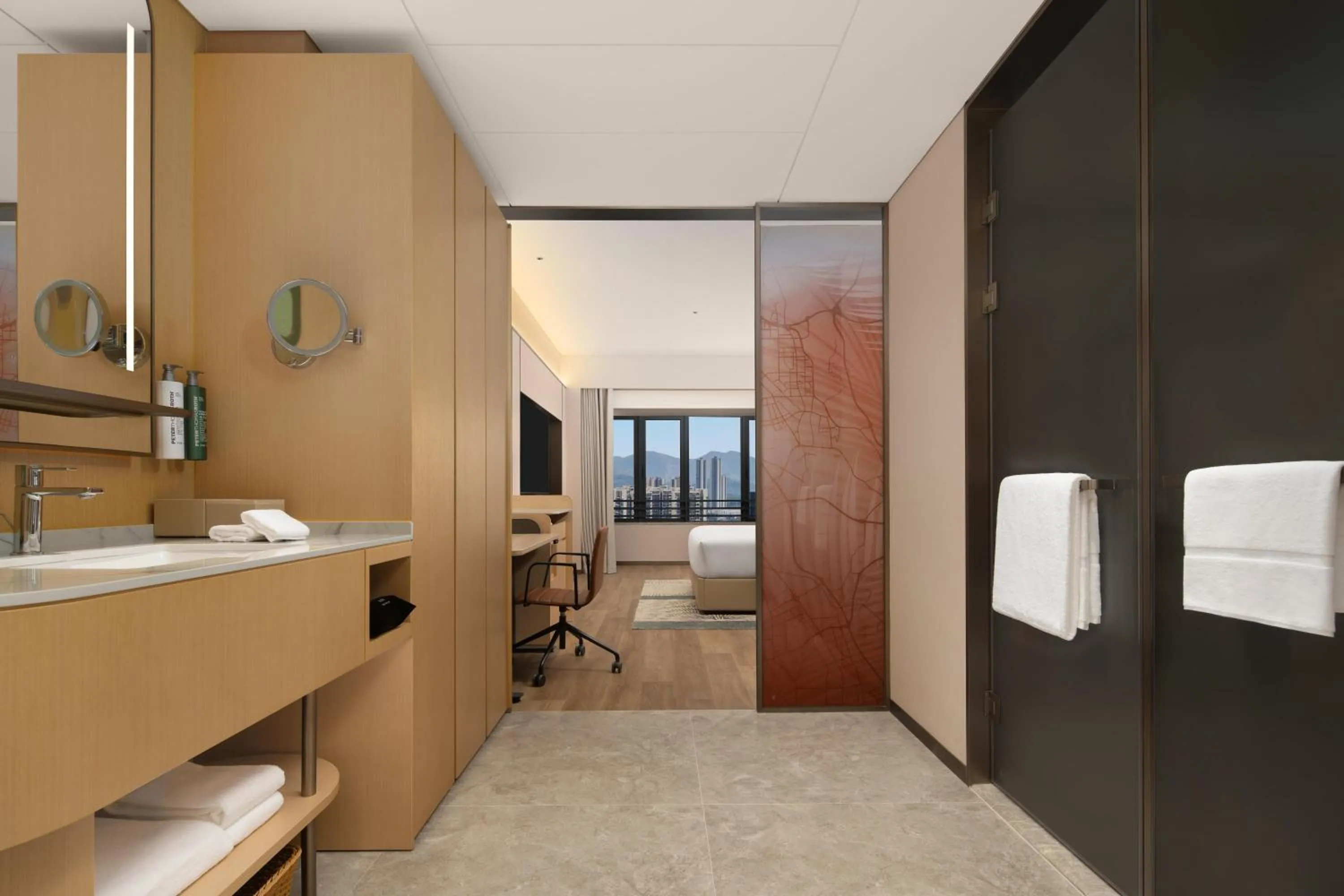 Bathroom, Bed in Hilton Garden Inn Shenzhen Pingshan Chaoshang Plaza