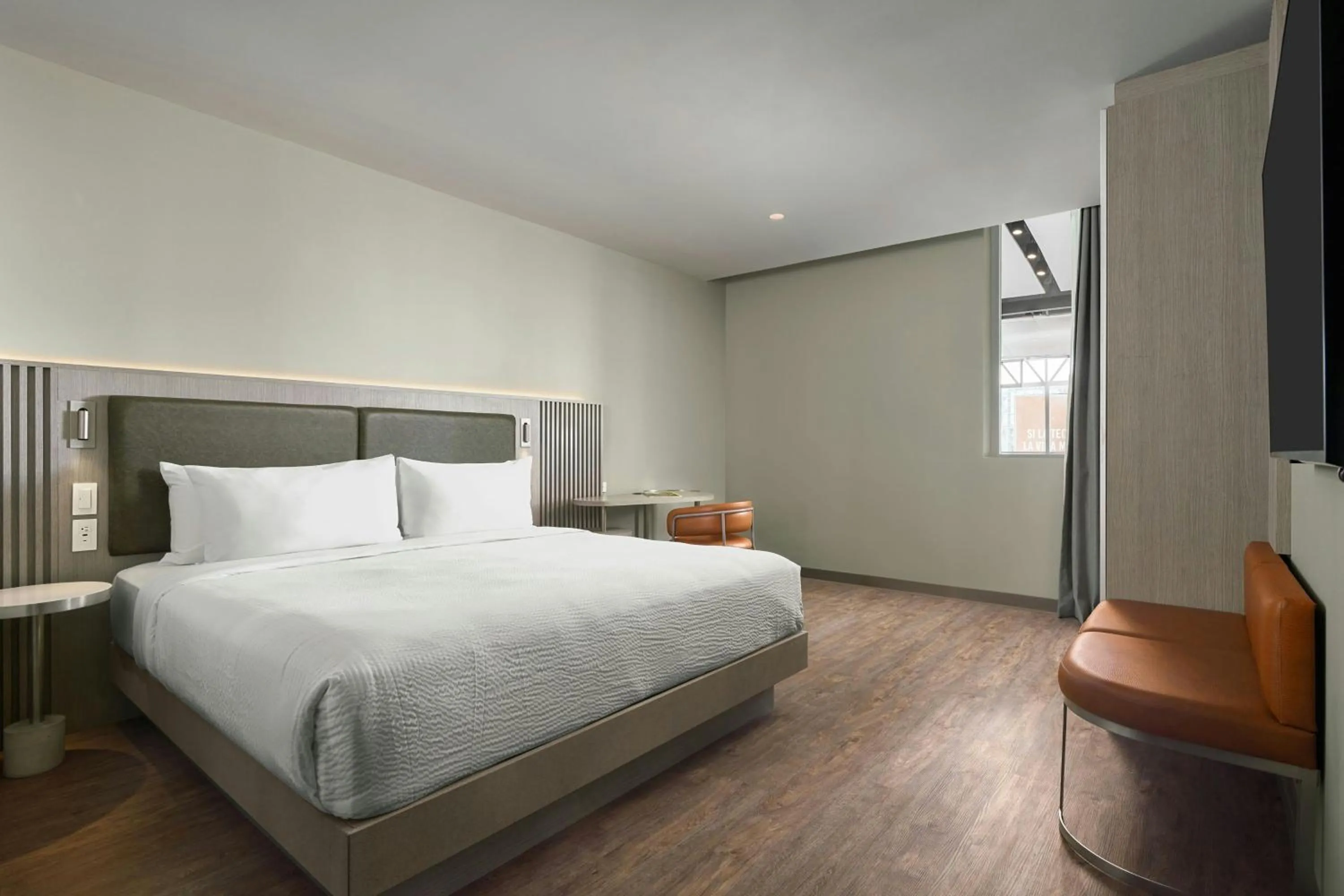 Photo of the whole room, Bed in Courtyard by Marriott Quito Airport