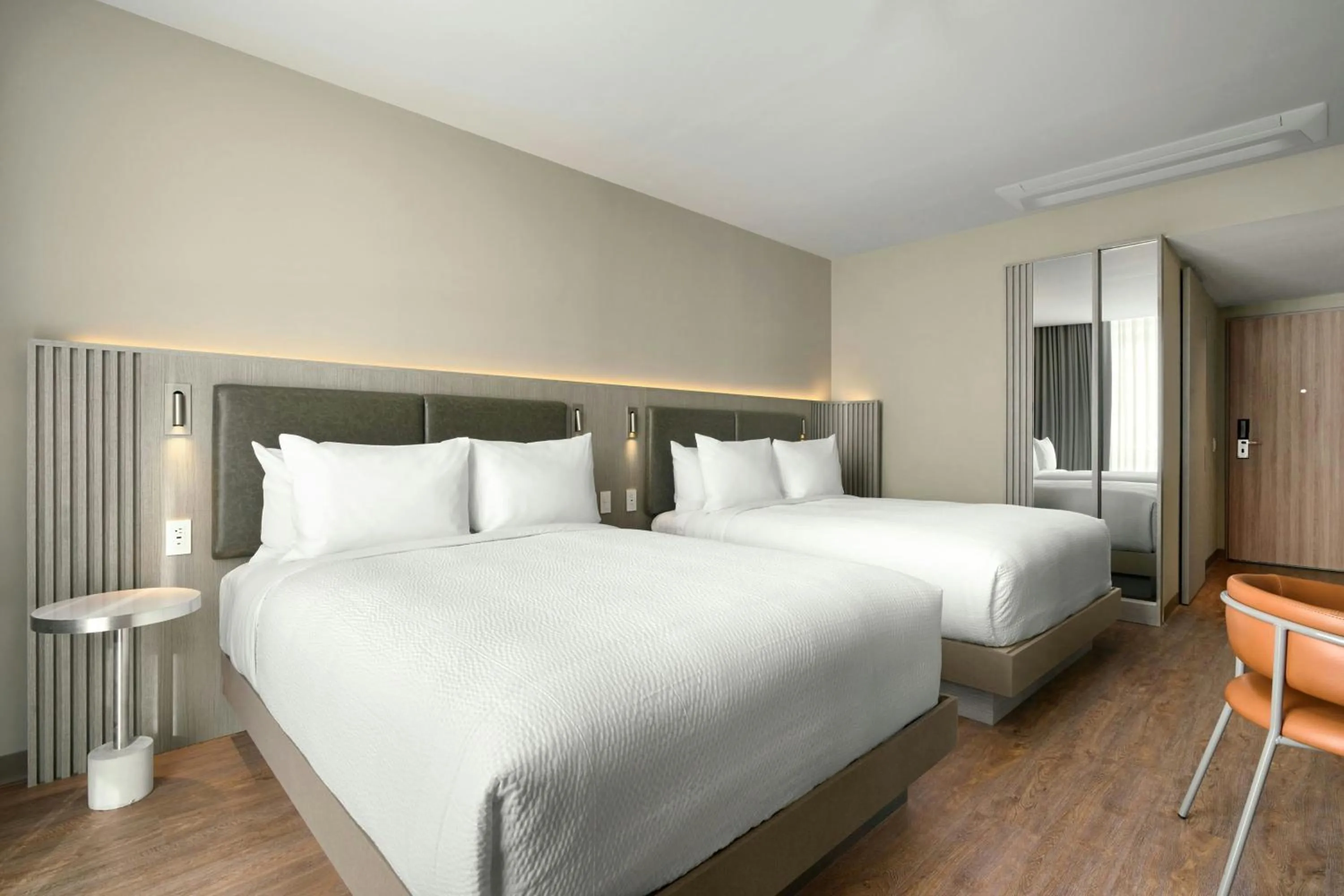Photo of the whole room, Bed in Courtyard by Marriott Quito Airport