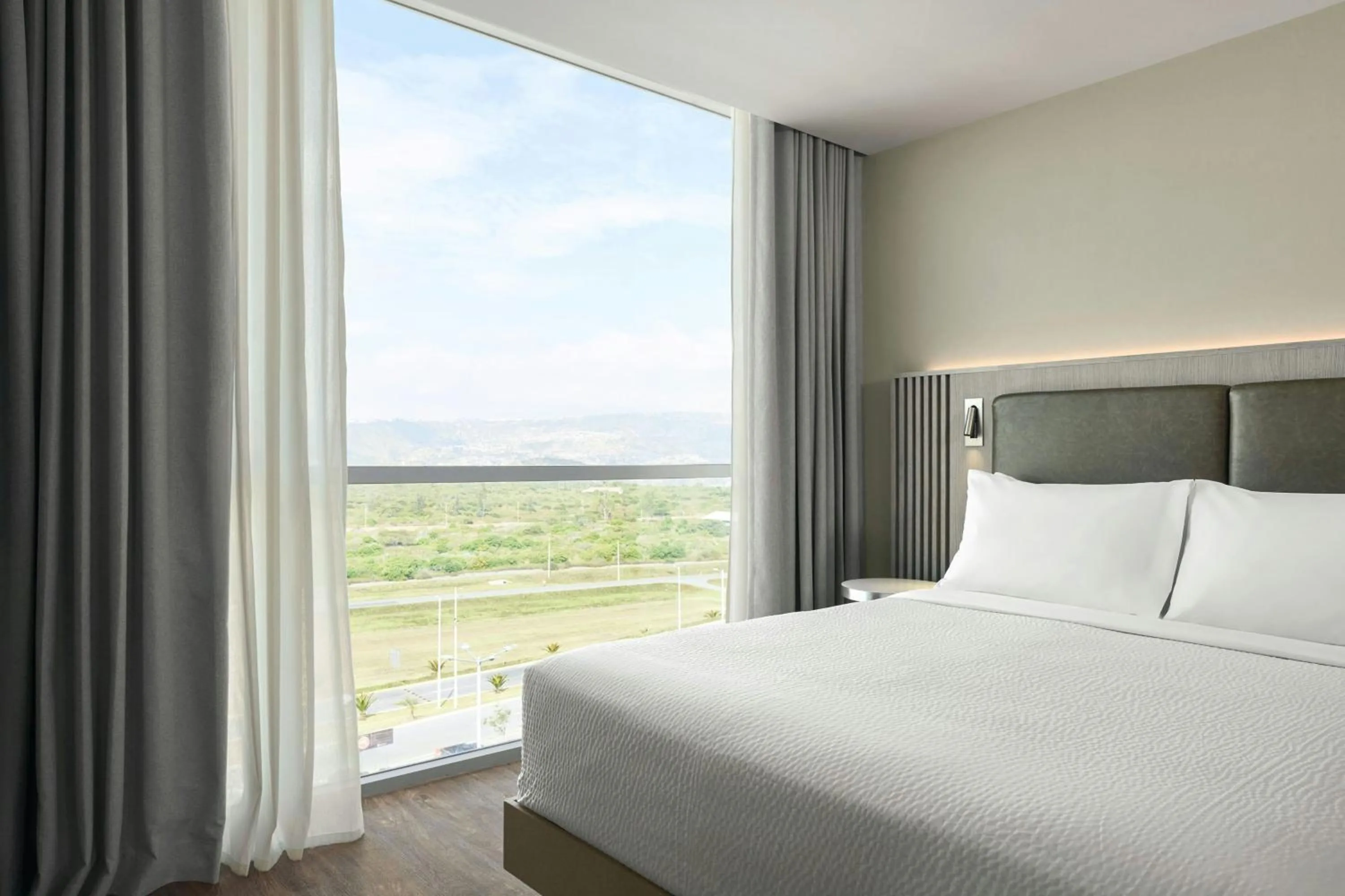 Photo of the whole room, Bed in Courtyard by Marriott Quito Airport