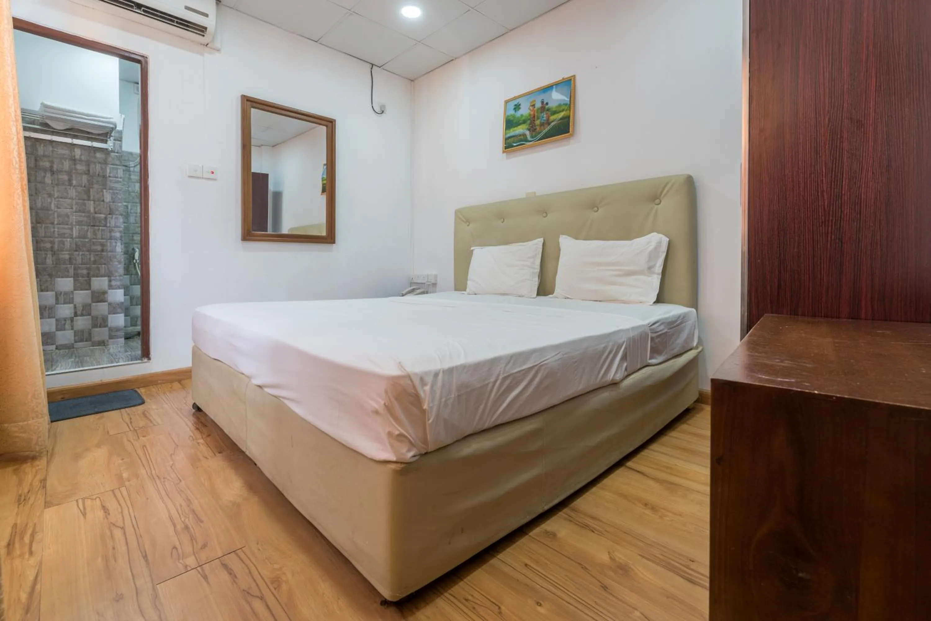 Photo of the whole room, Bed in Metro City Hotel