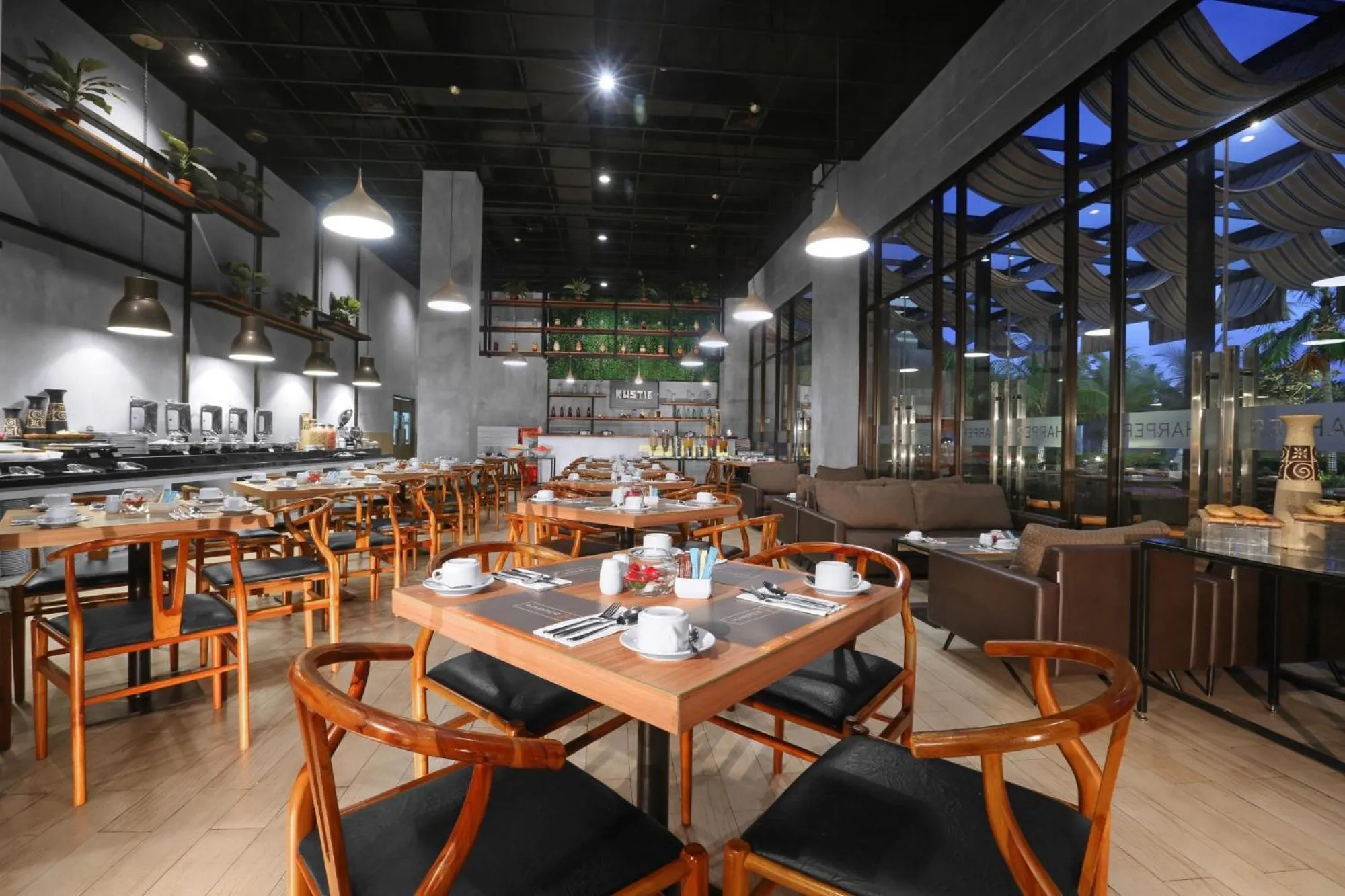 Restaurant/places to eat in Harper Purwakarta by ASTON