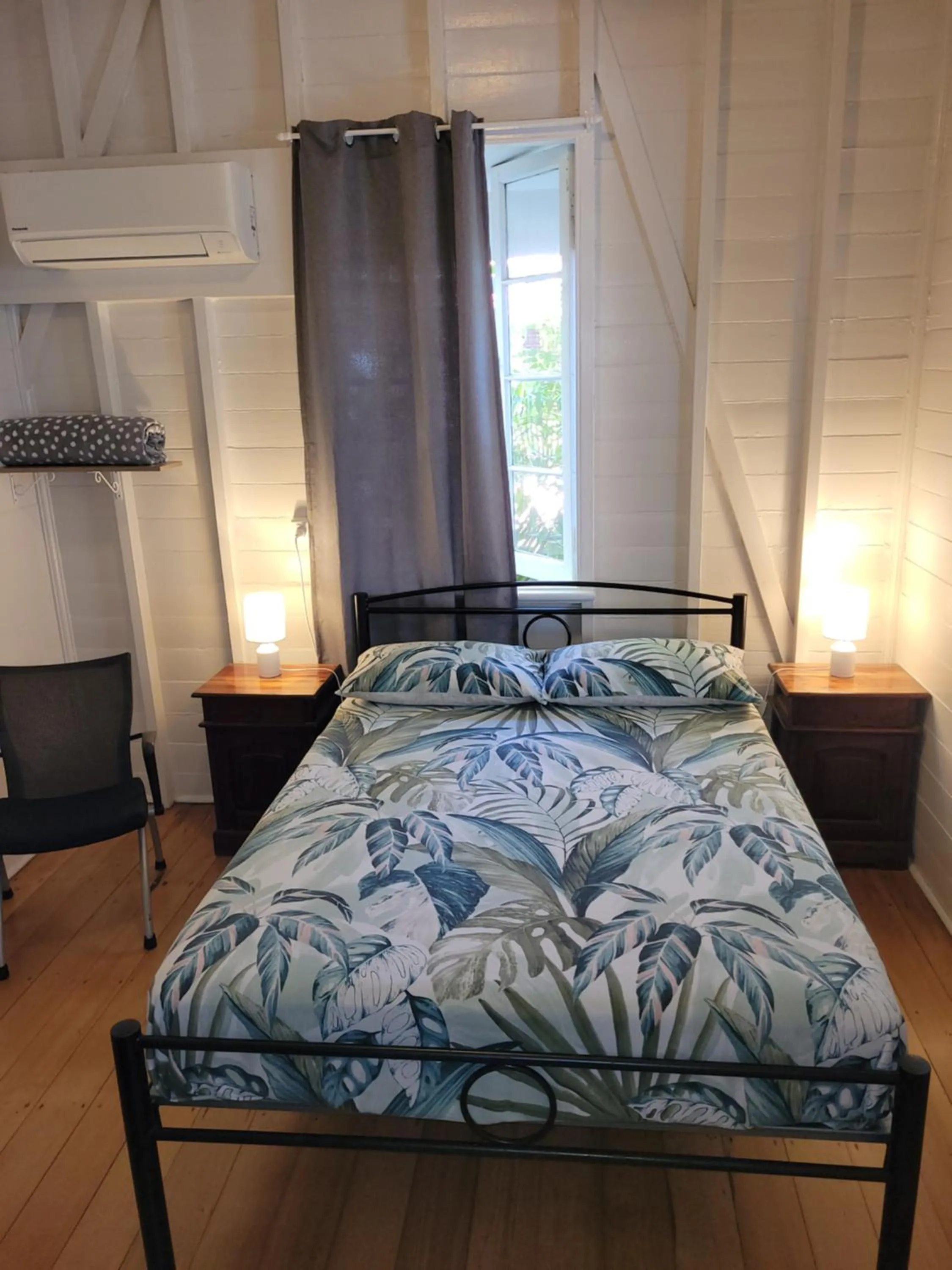 Bedroom, Bed in Travellers Paradise