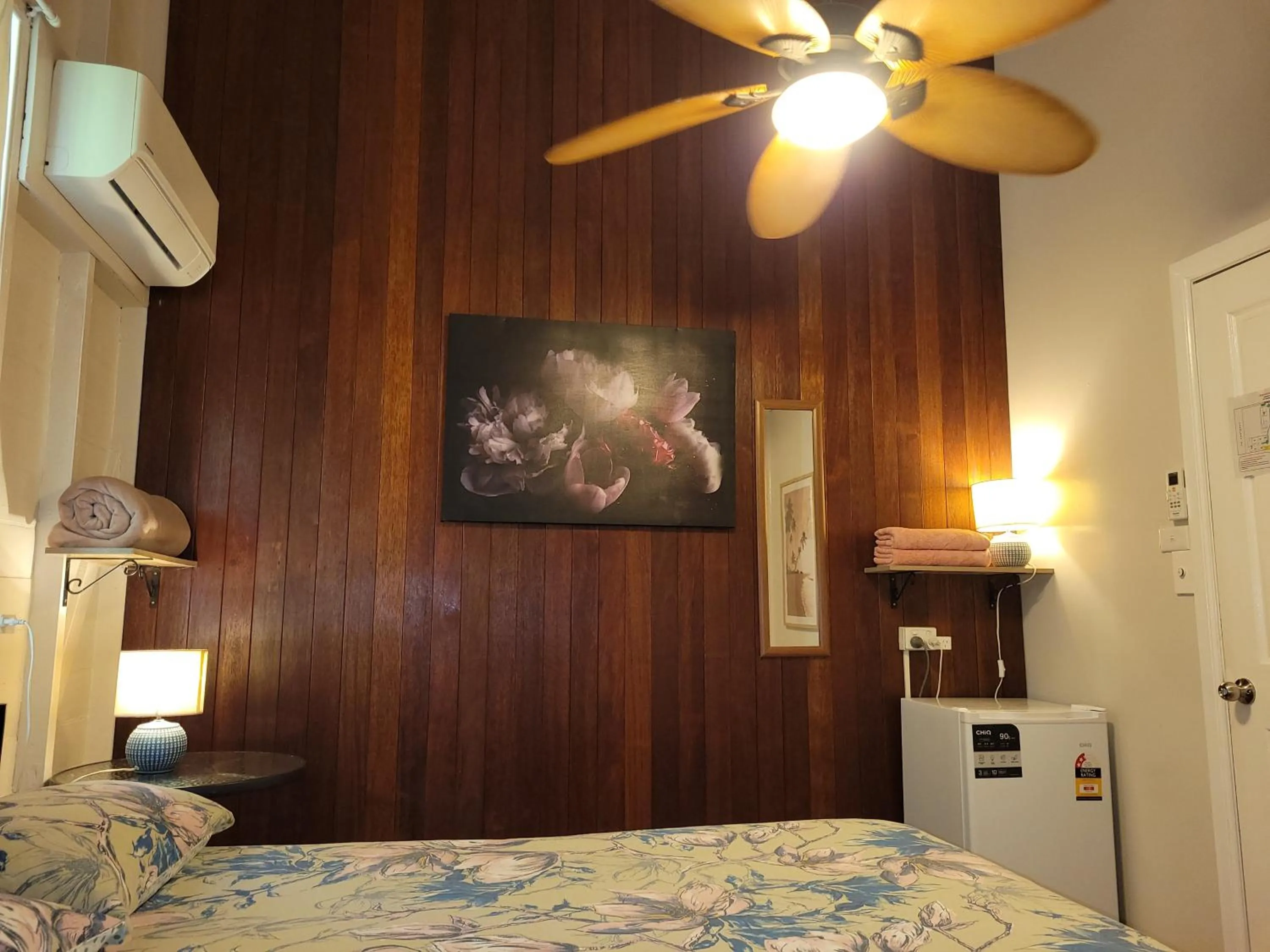 Bedroom, Bed in Travellers Paradise