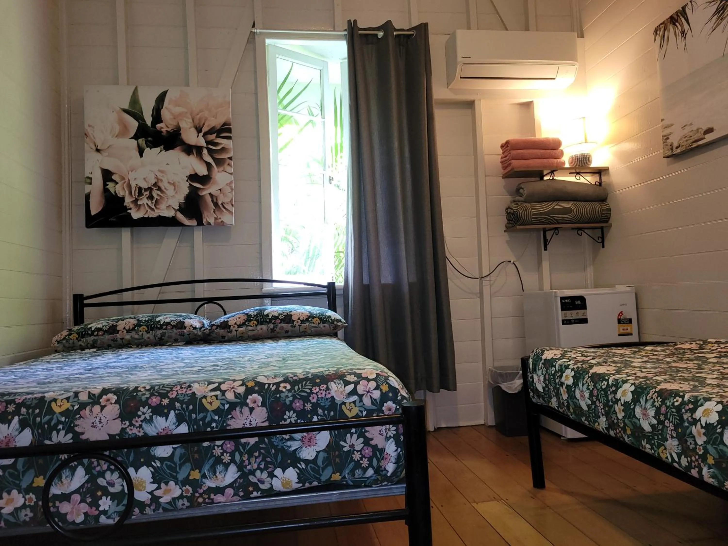 Property building, Bed in Travellers Paradise