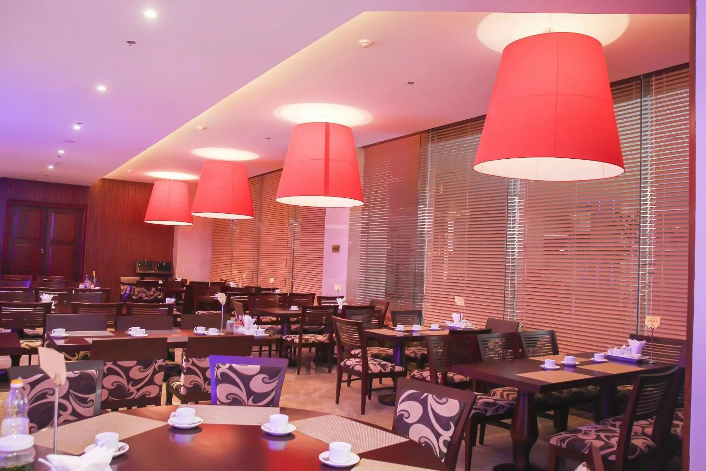 Restaurant/places to eat in Army Hotel