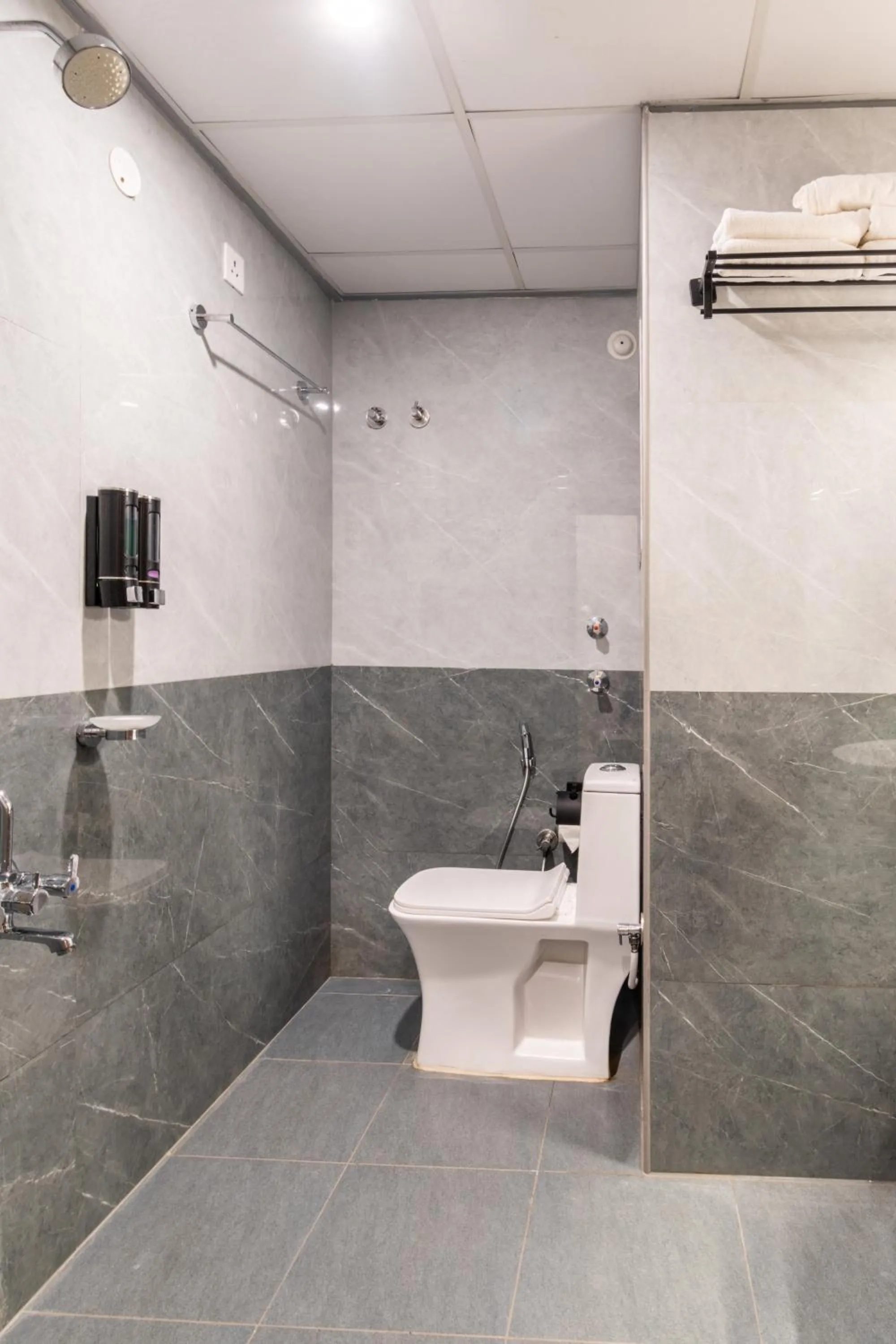 Shower in Hotel Vaari Vista By Bestinn Leisure