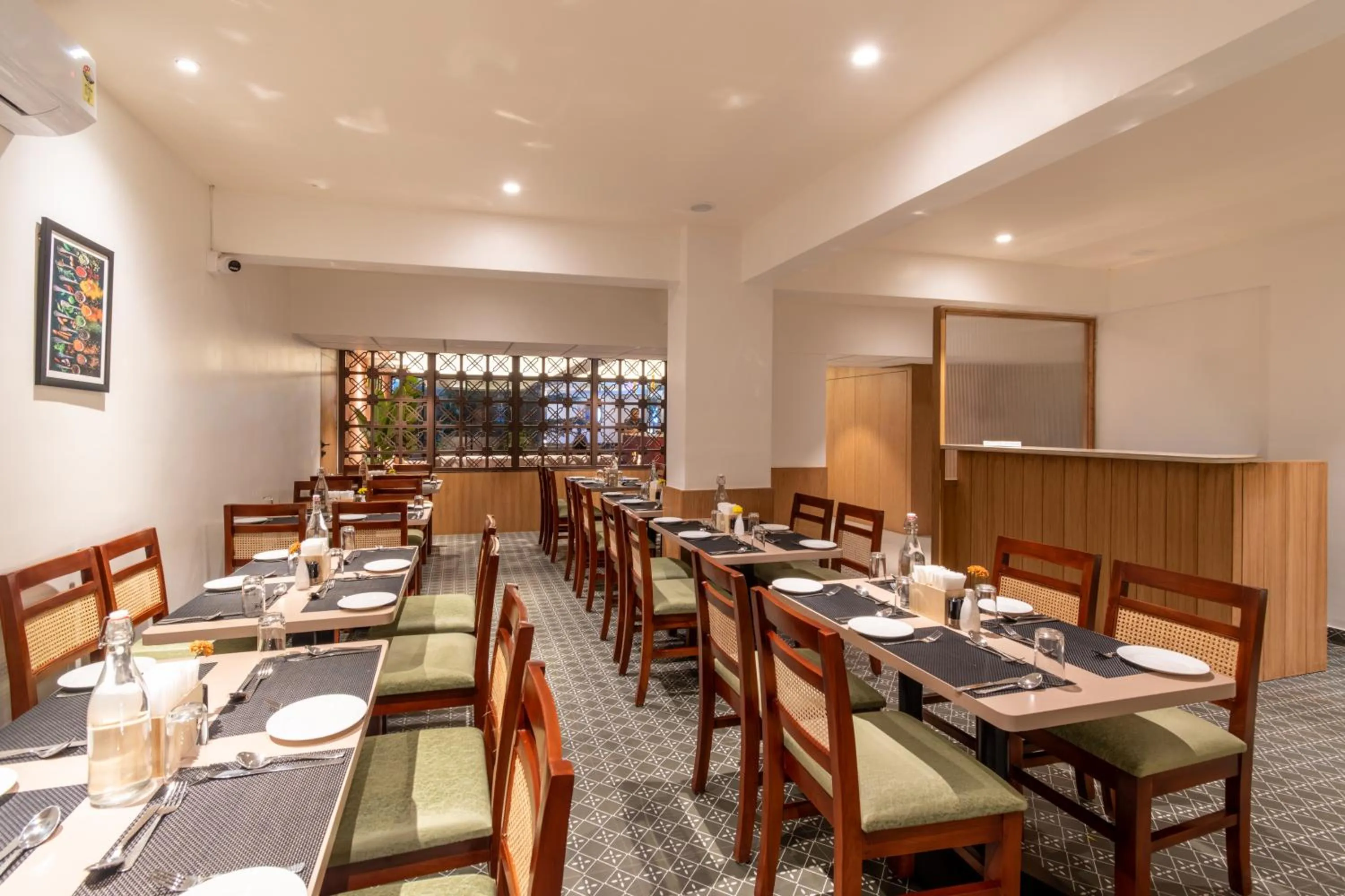 Restaurant/places to eat in Hotel Vaari Vista By Bestinn Leisure