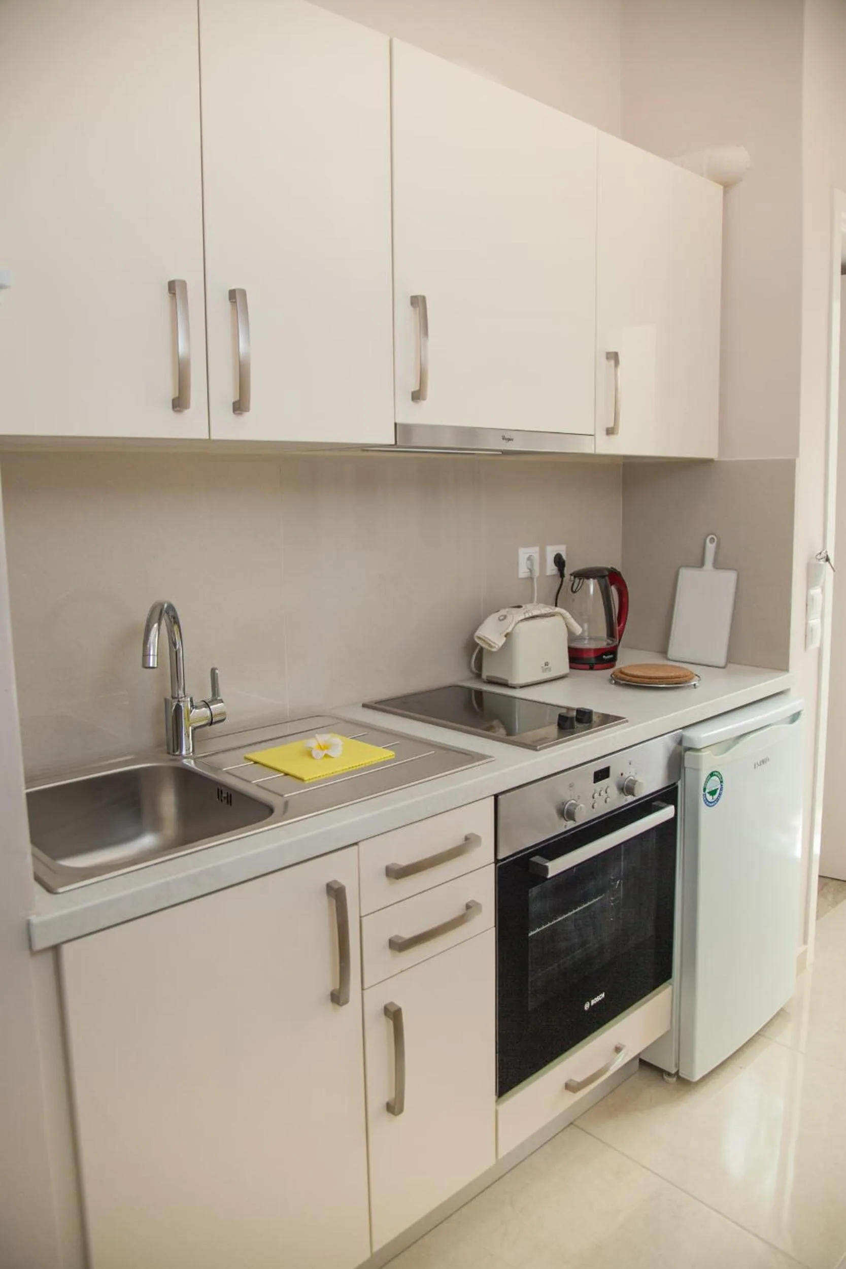 Kitchen or kitchenette in Brentanos Apartments - A - View of Paradise