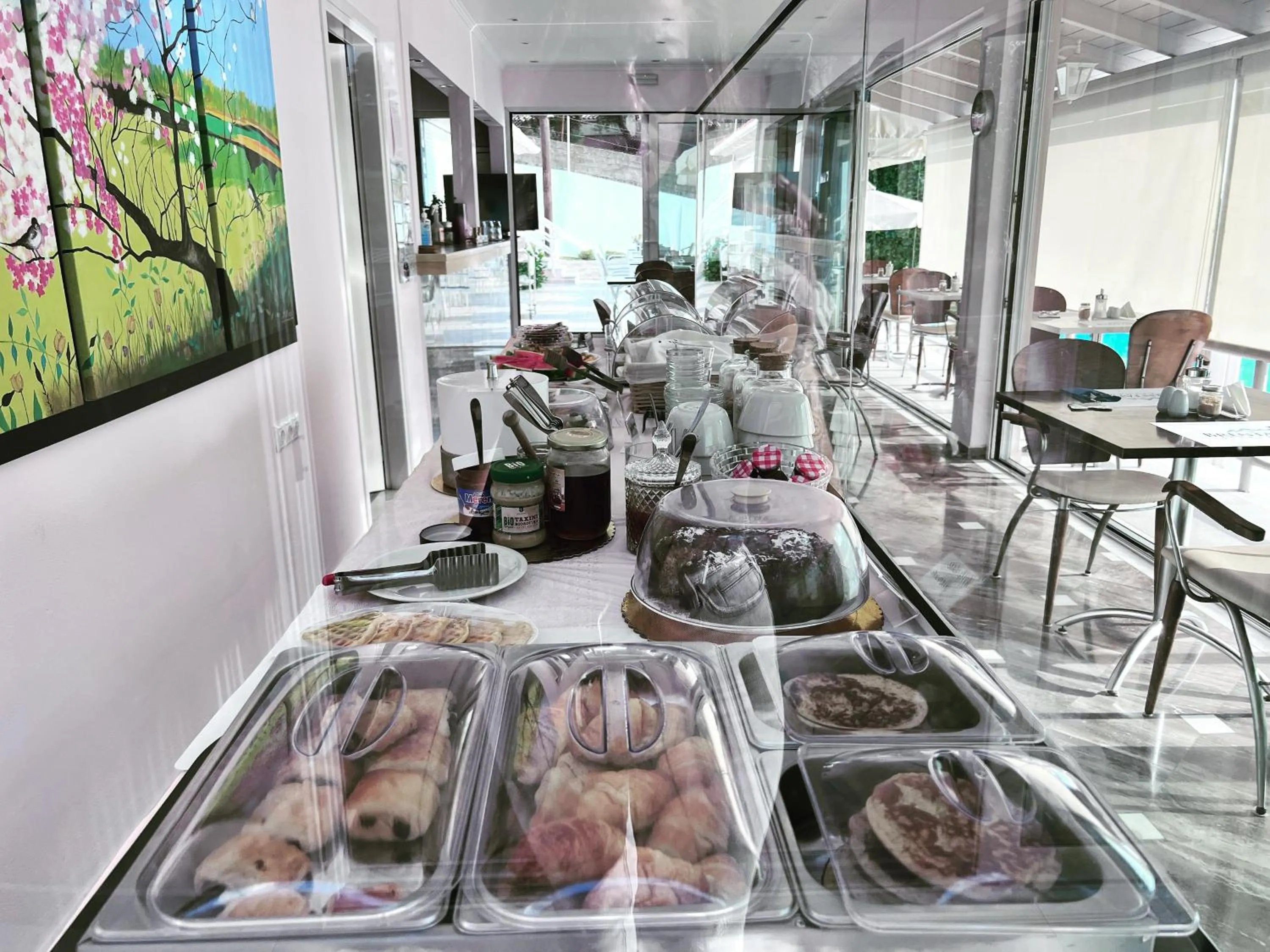 Food and drinks in Brentanos Apartments - A - View of Paradise